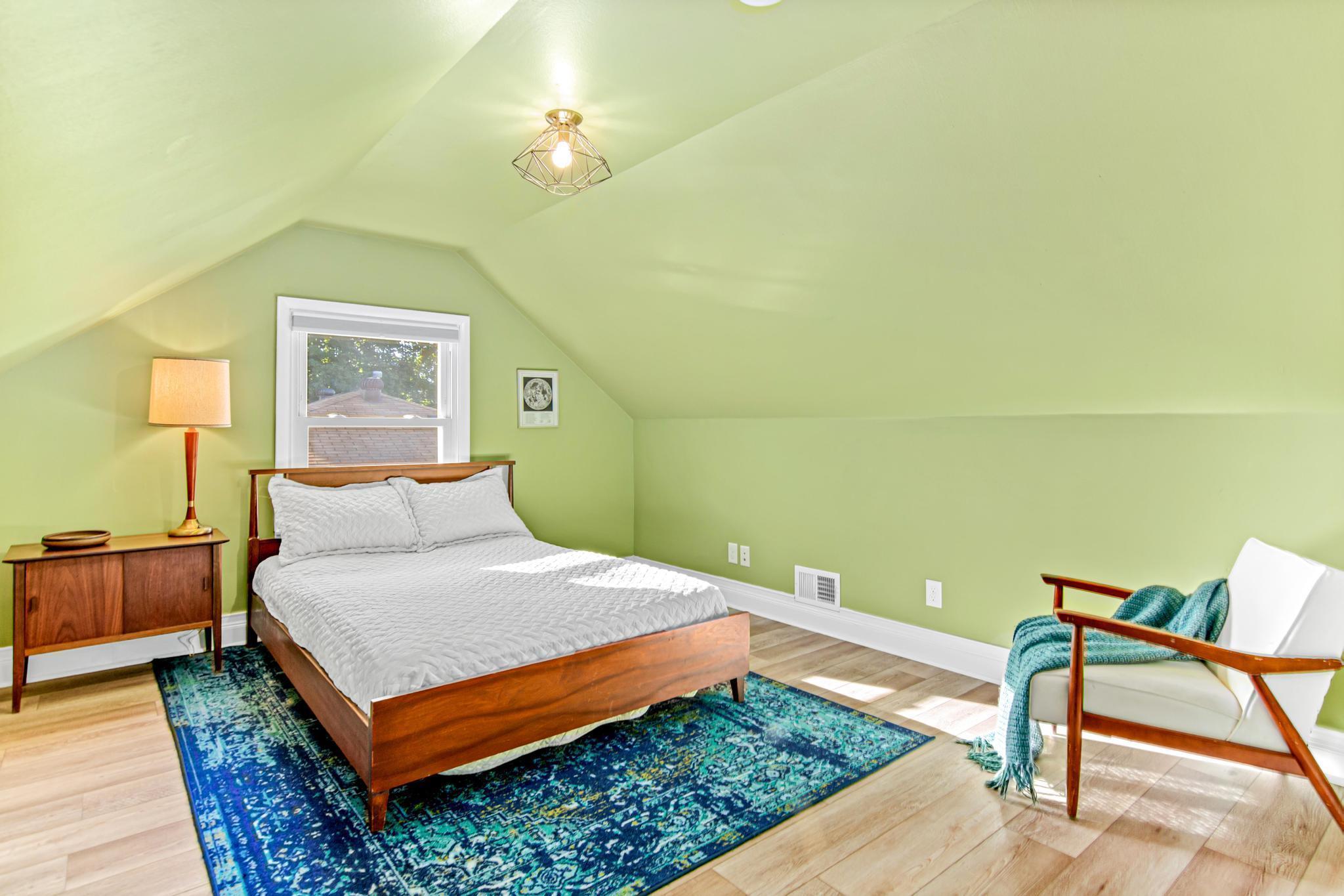 115 Crown Road NE