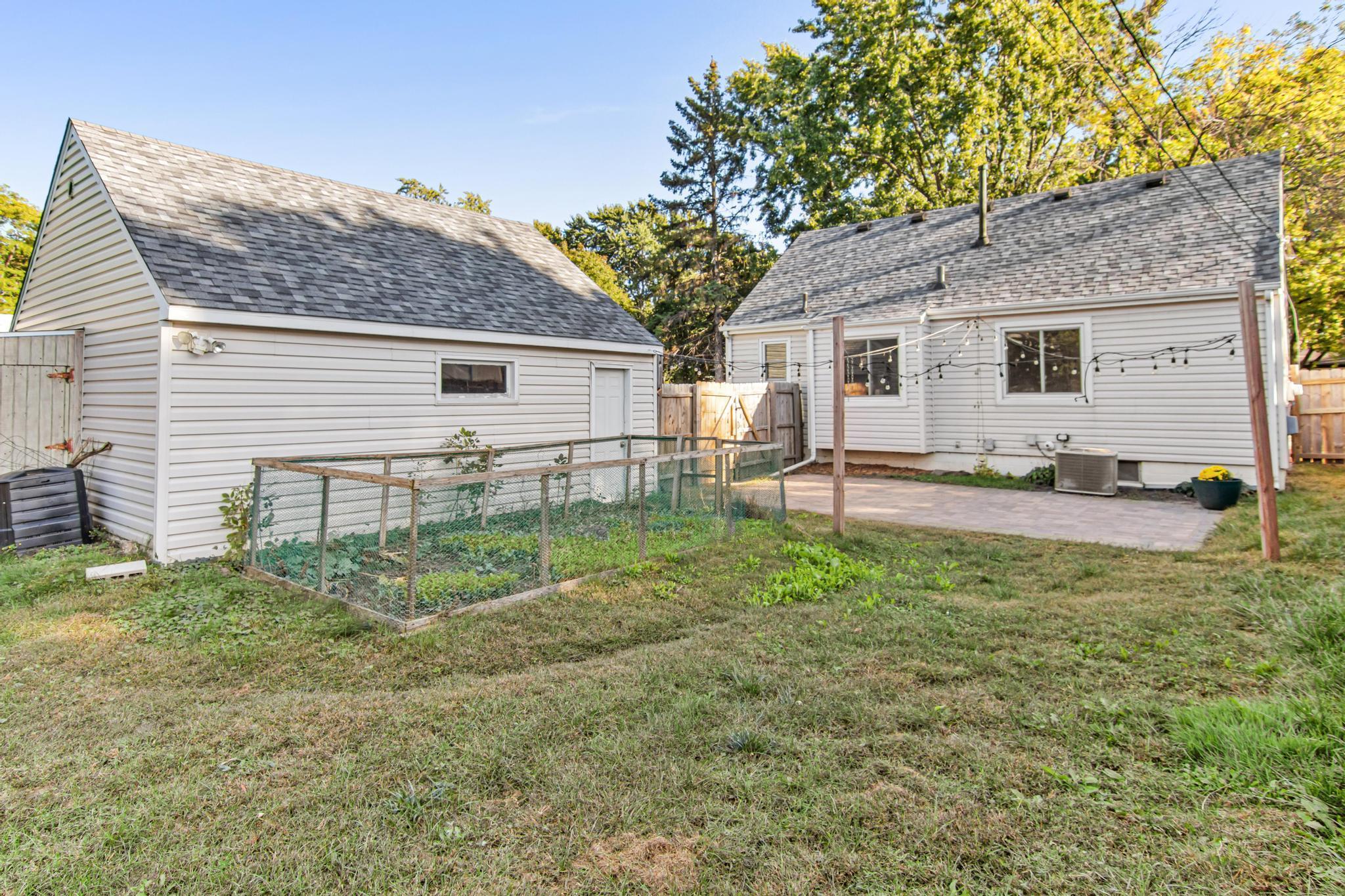 115 Crown Road NE