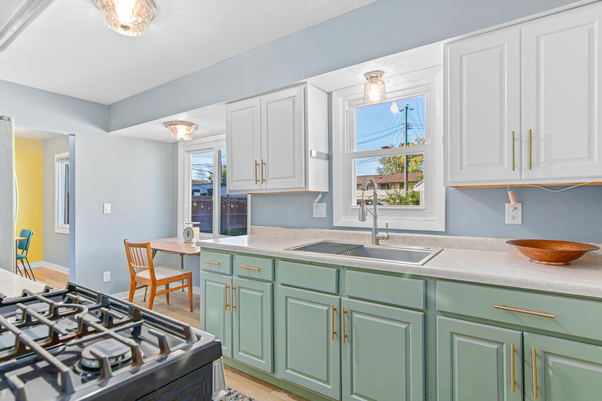 115 Crown Road NE