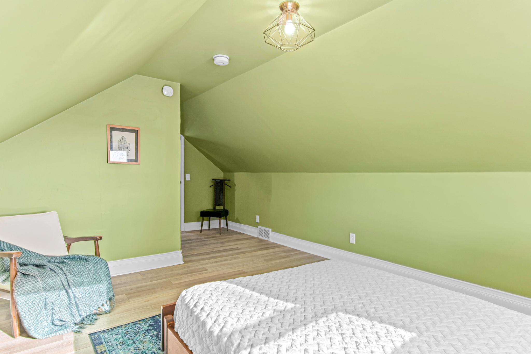 115 Crown Road NE