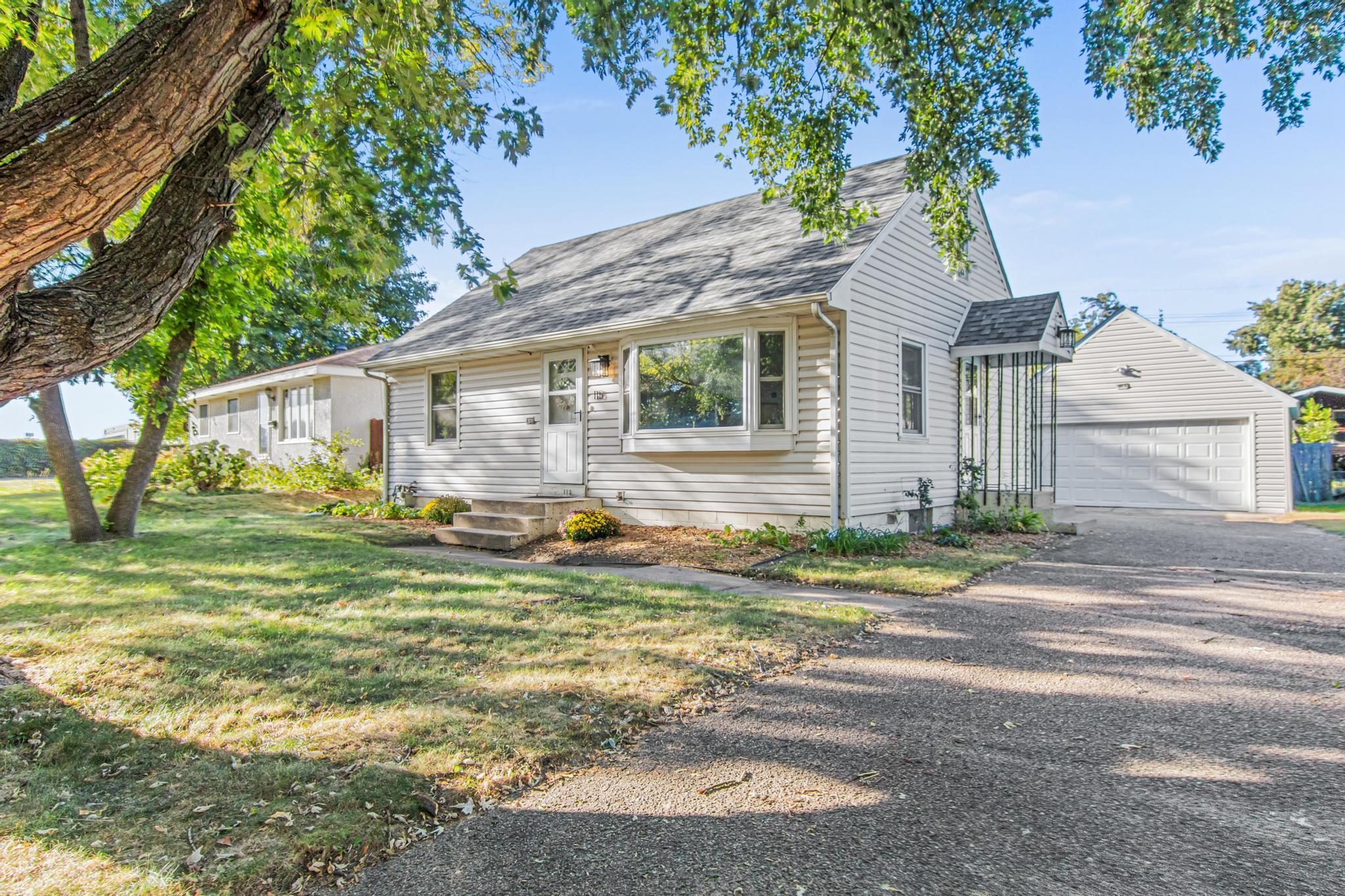 115 Crown Road NE