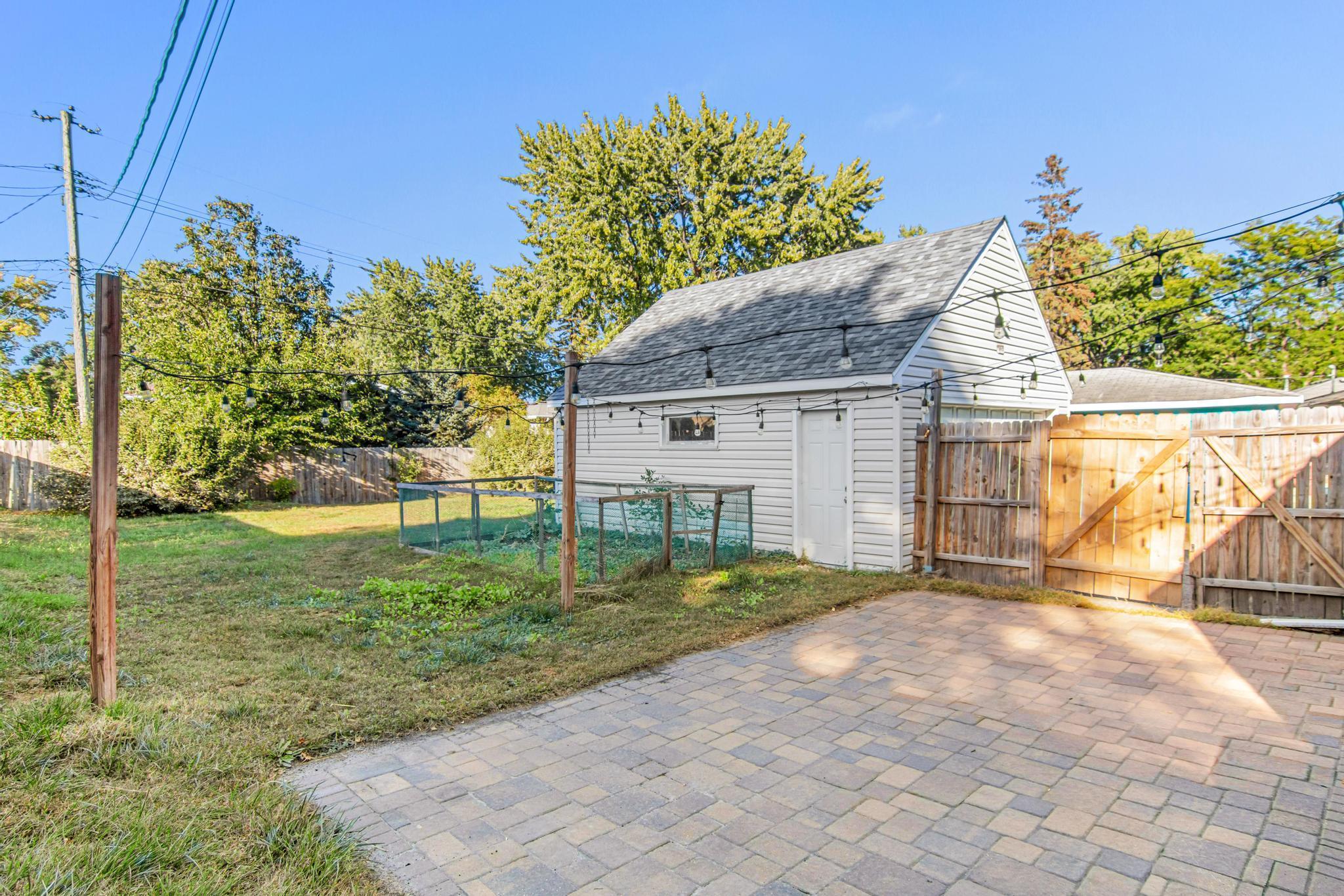 115 Crown Road NE