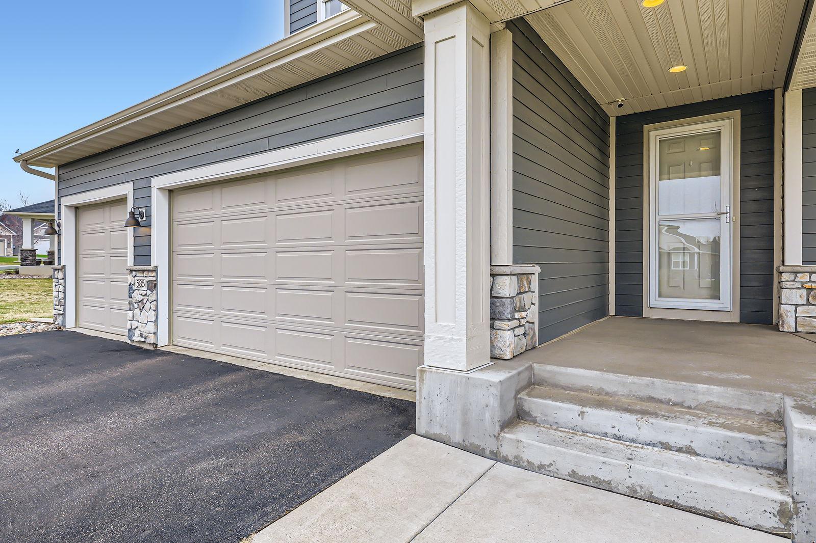 585 Jade Trail N
