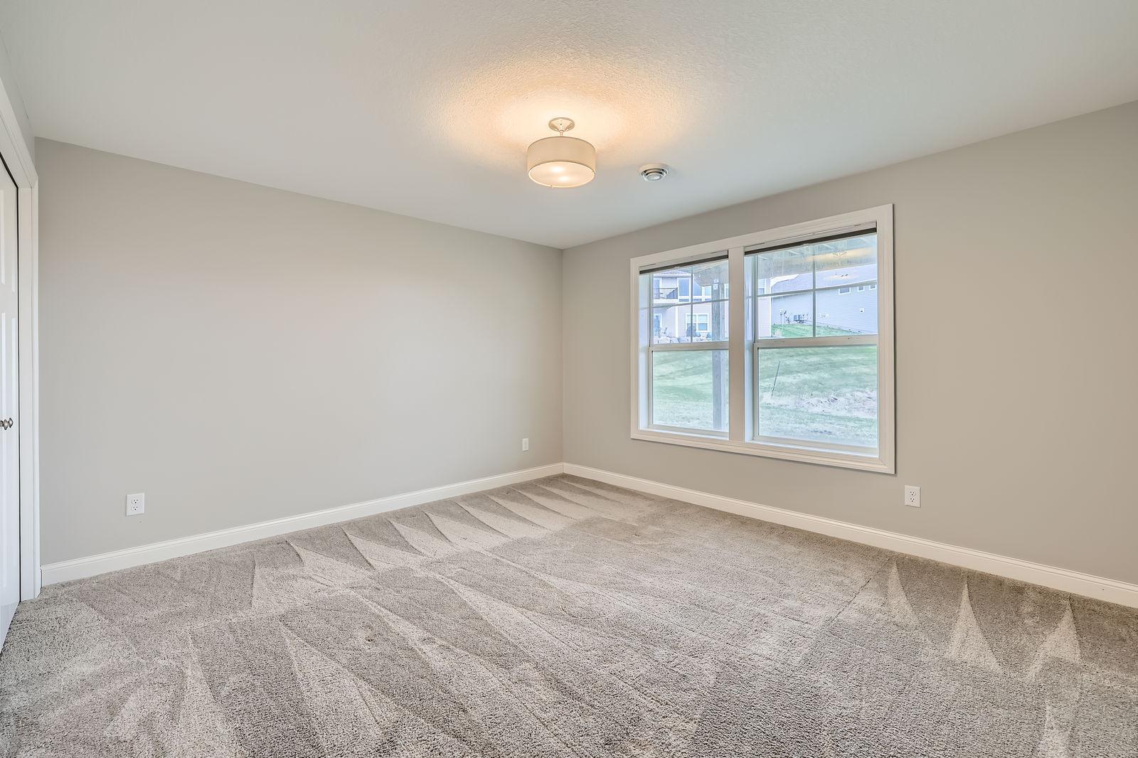 585 Jade Trail N