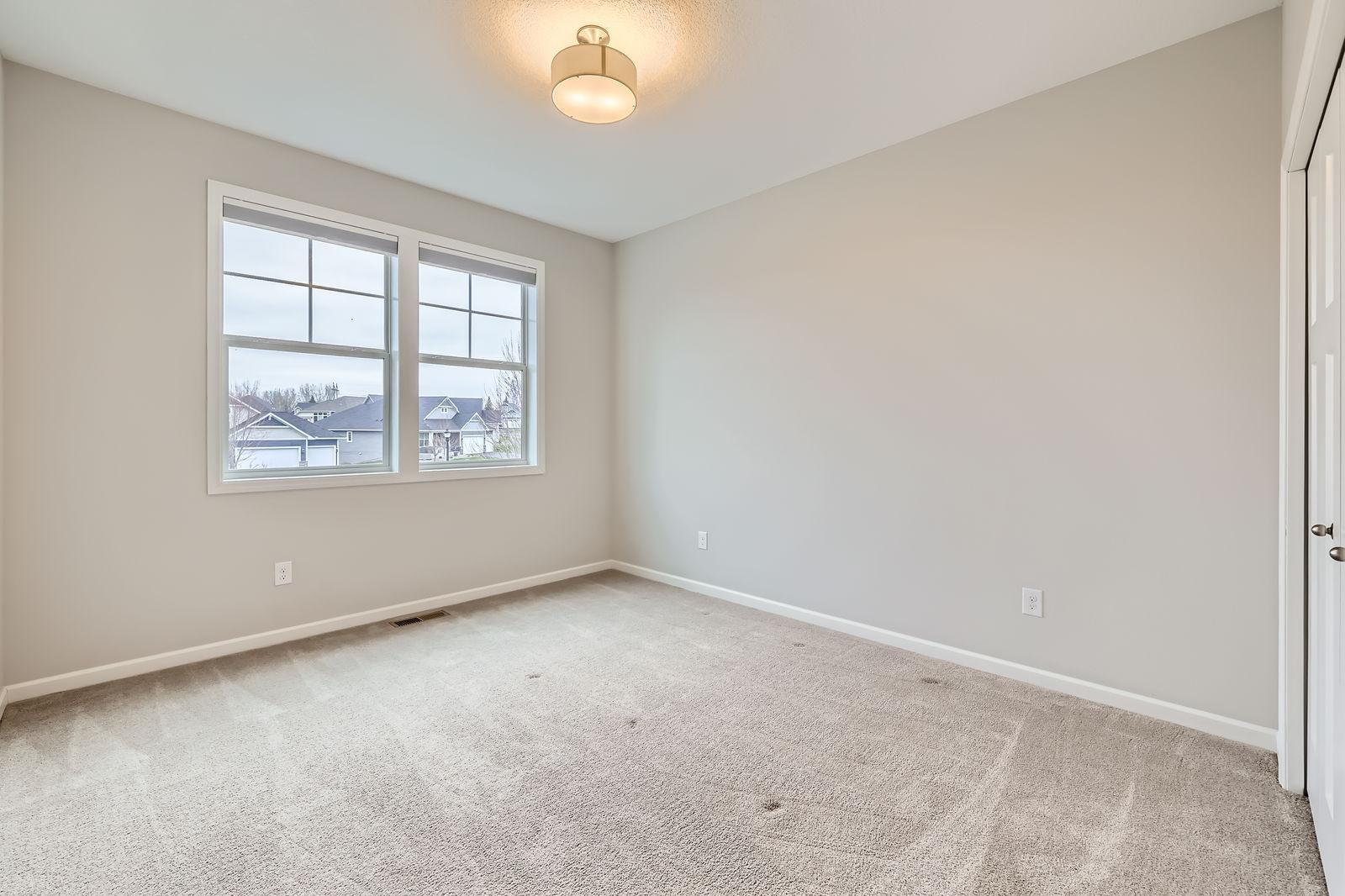 585 Jade Trail N