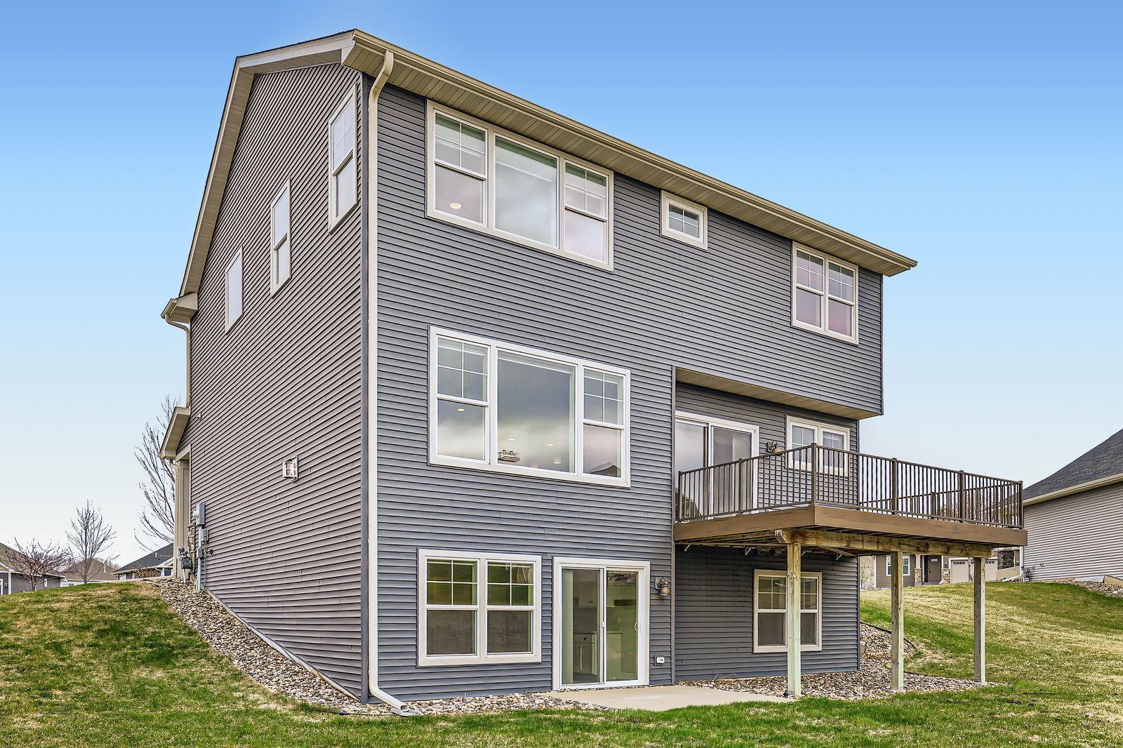 585 Jade Trail N