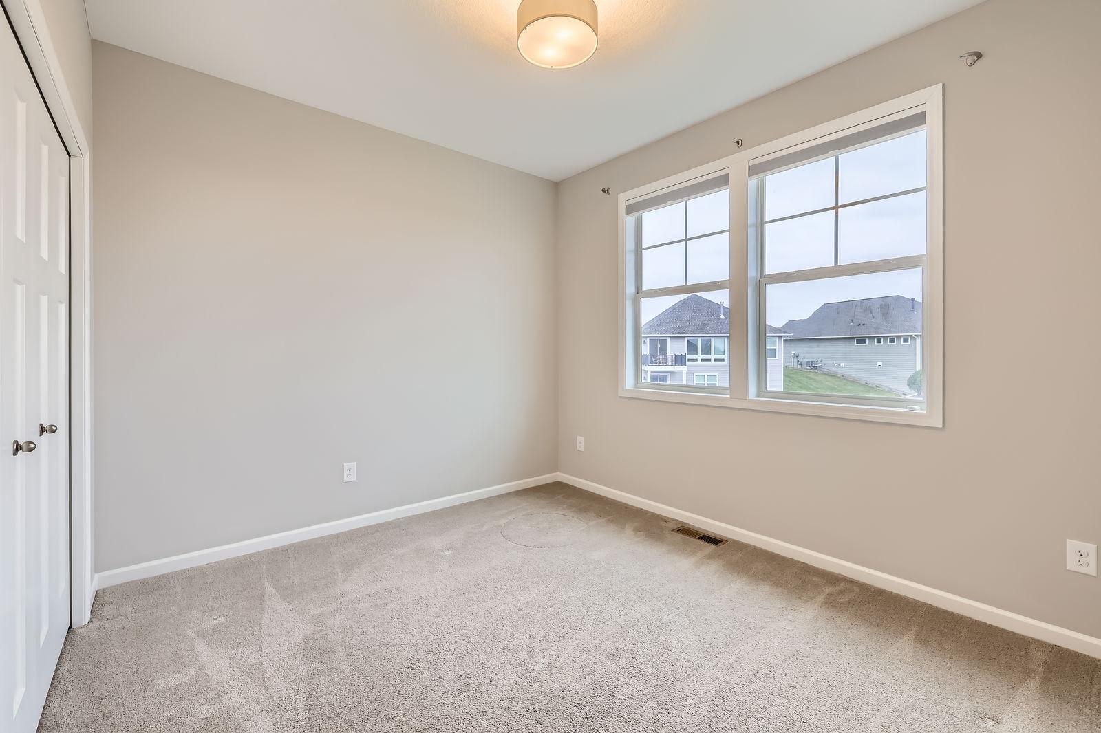 585 Jade Trail N