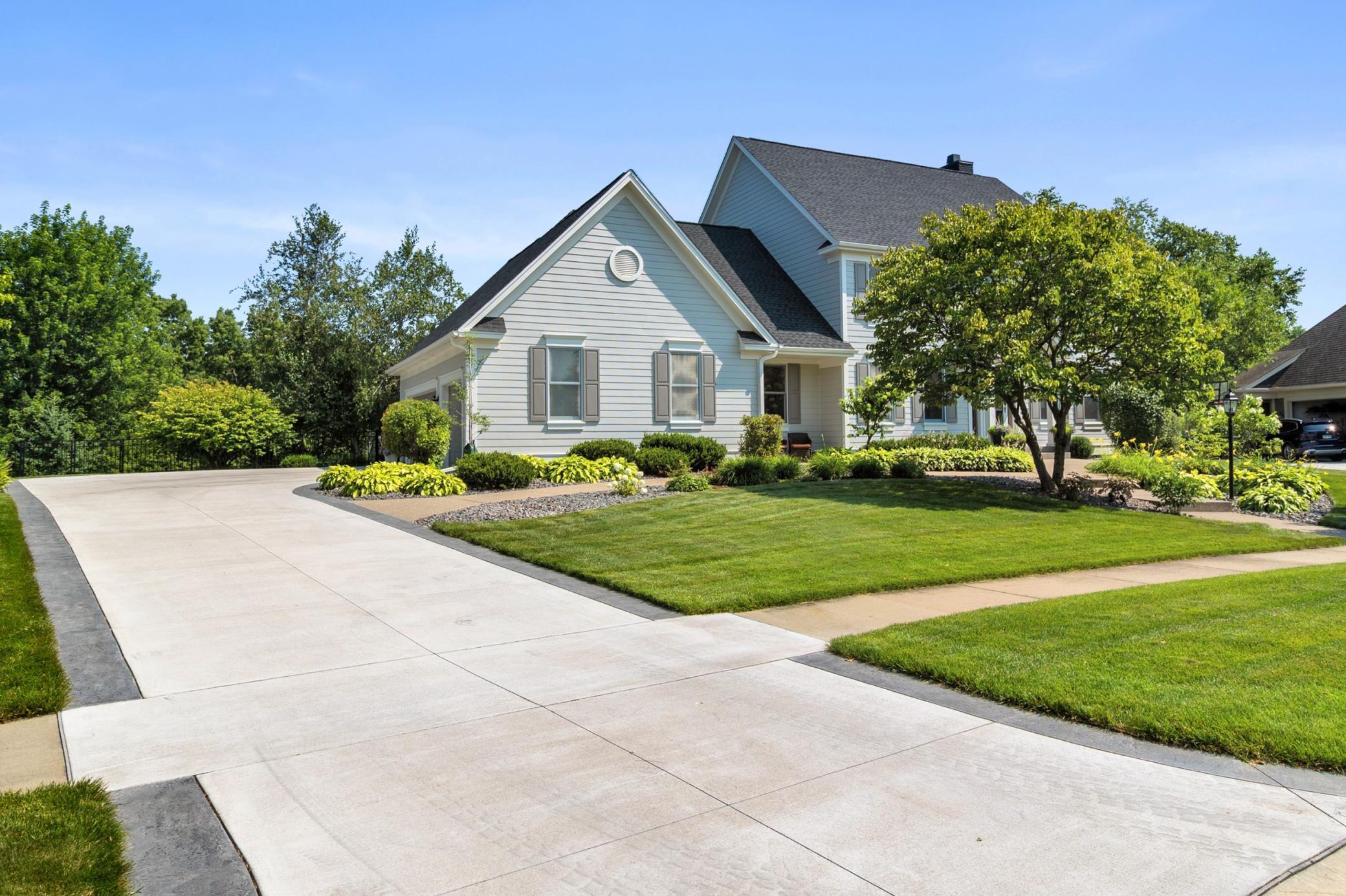 3221 Crestmoor Drive