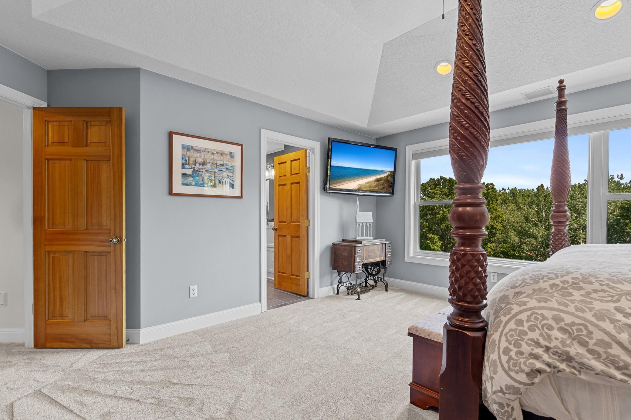 3221 Crestmoor Drive