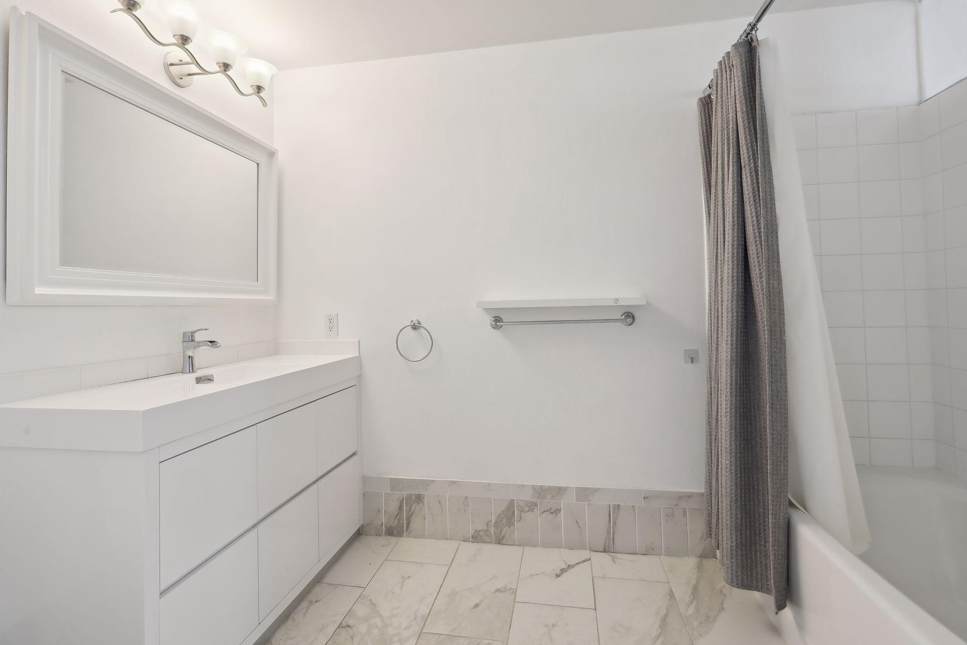 350 Saint Peter Street Unit: 1106