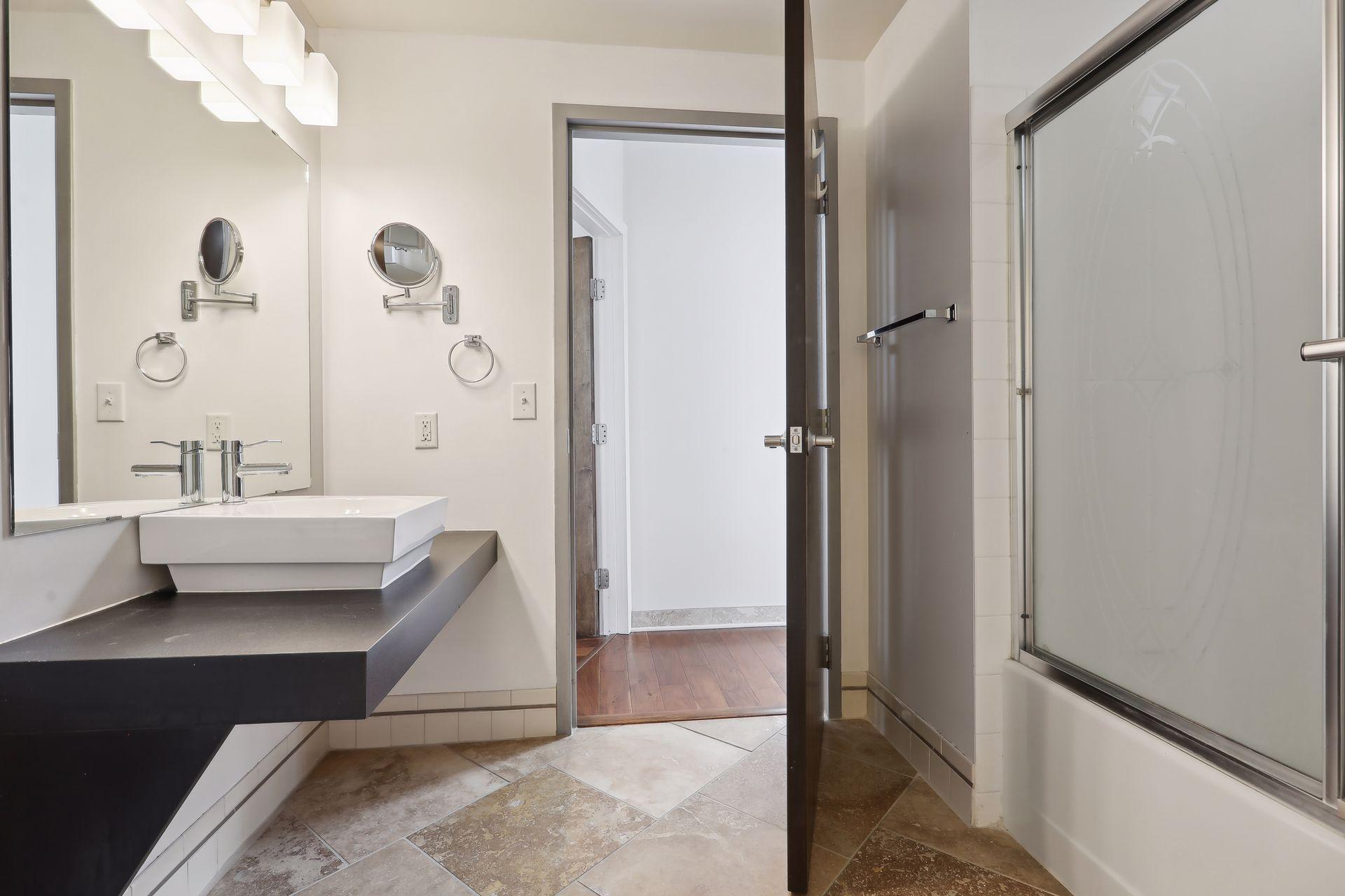 350 Saint Peter Street Unit: 1106