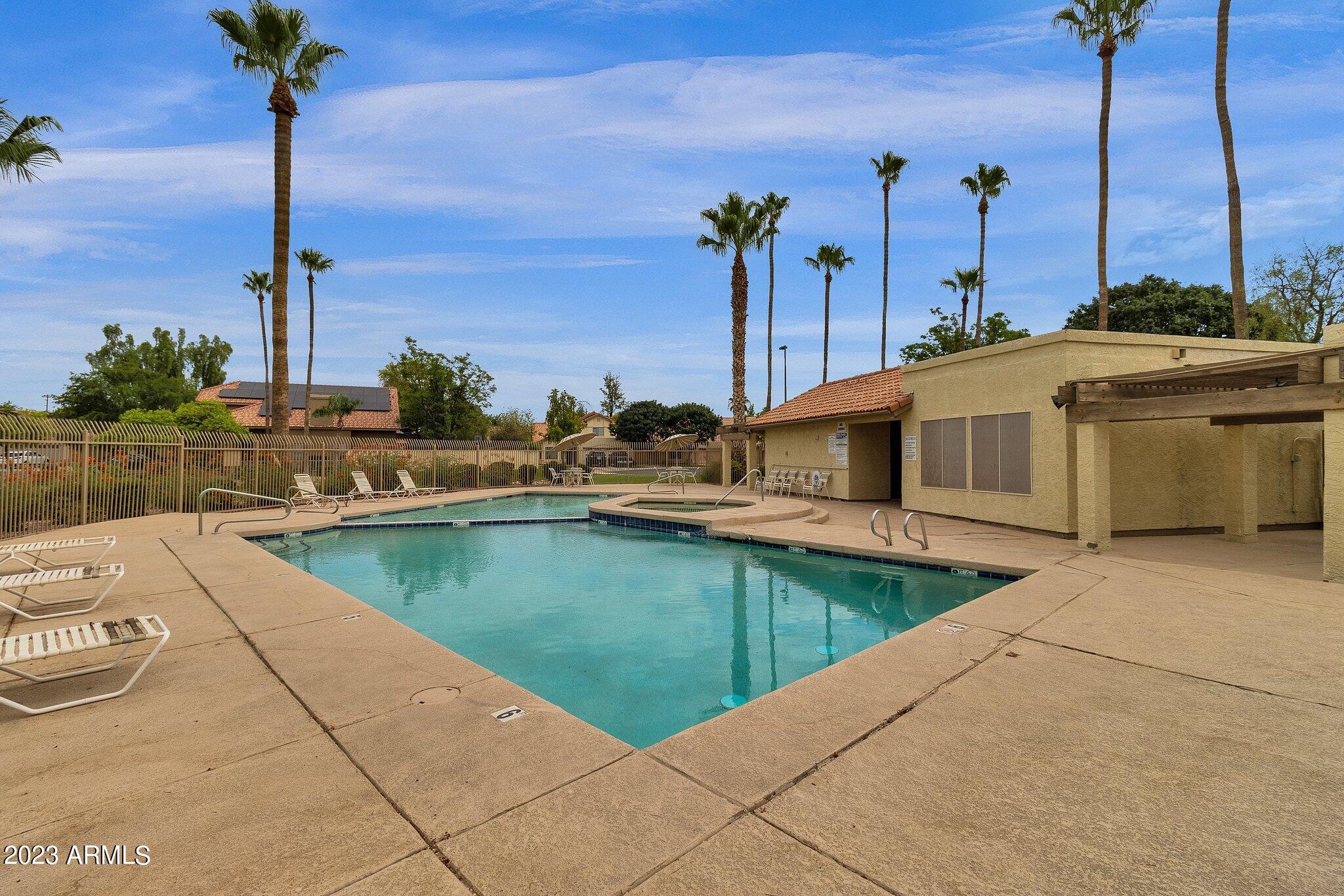 1237 W SEASCAPE Drive