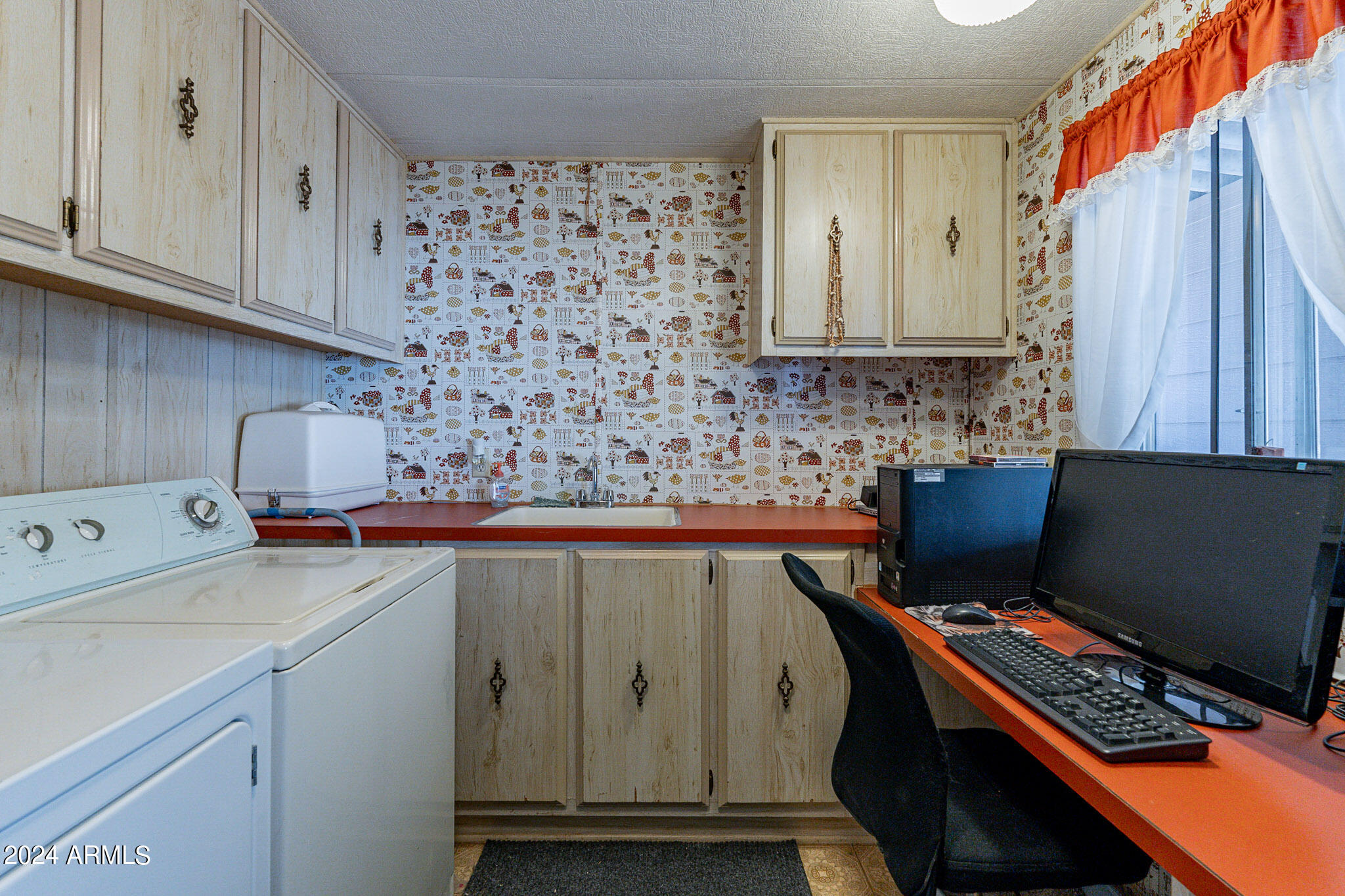 205 S HIGLEY Road, 256