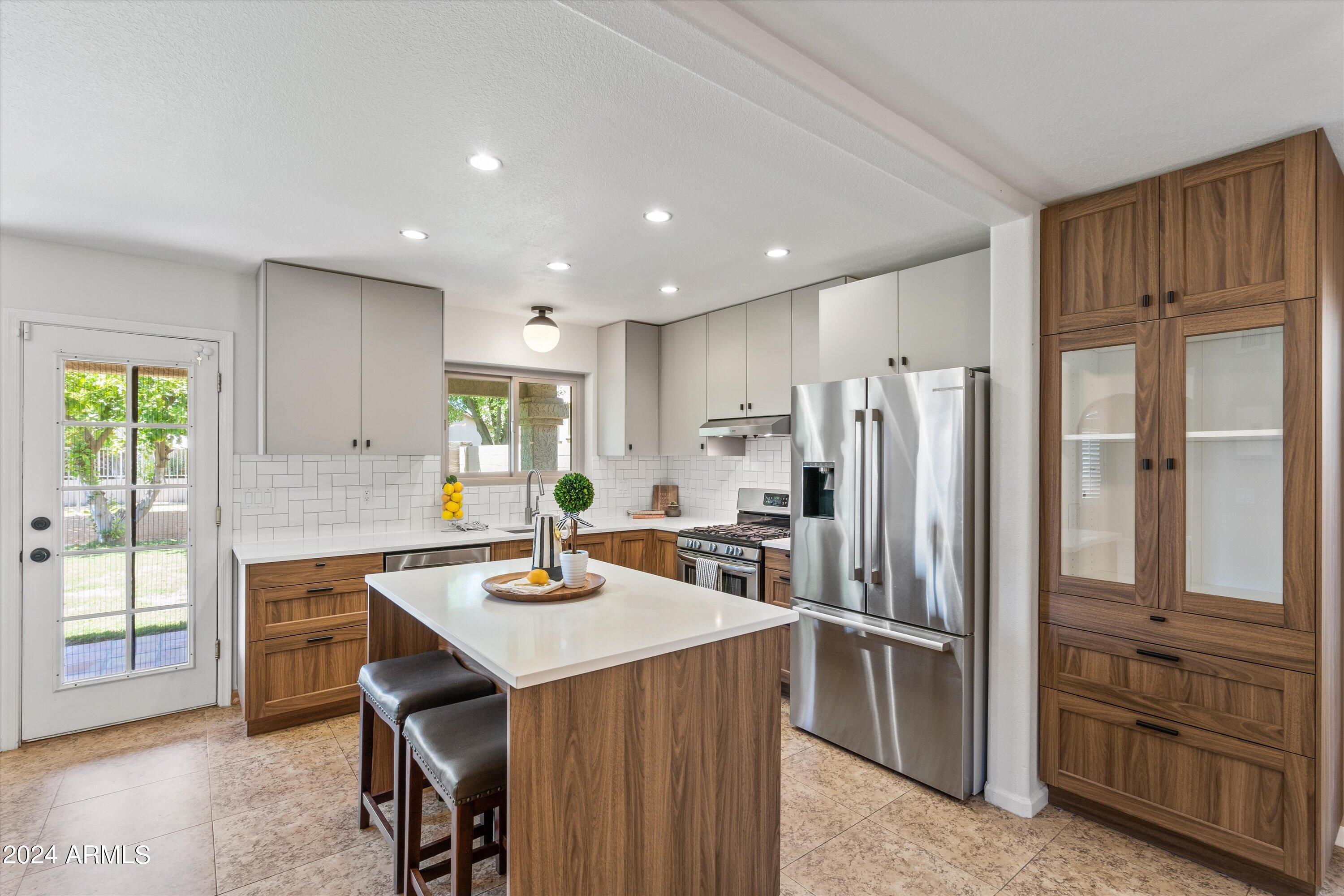 1044 N LONGMORE Street