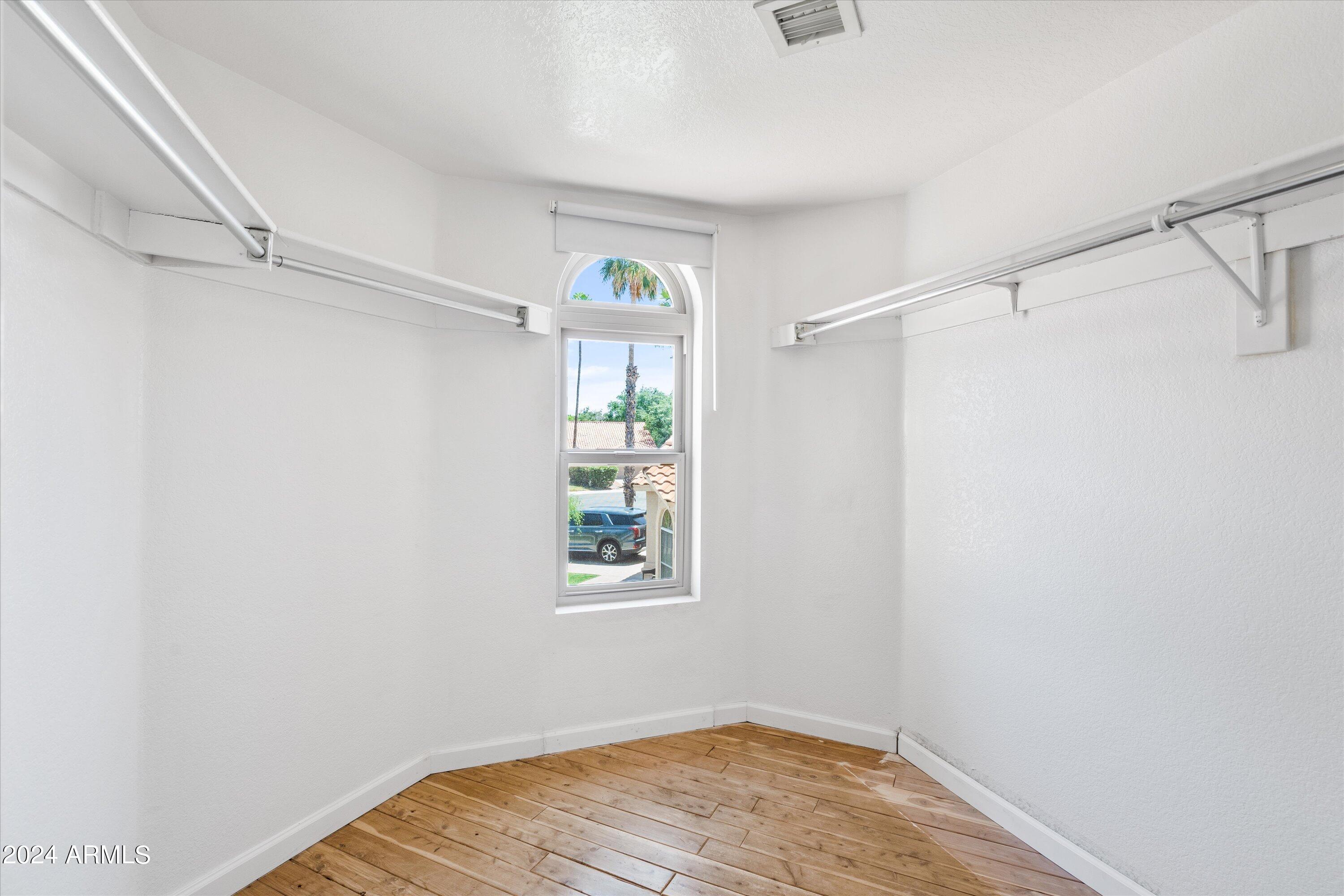 1044 N LONGMORE Street