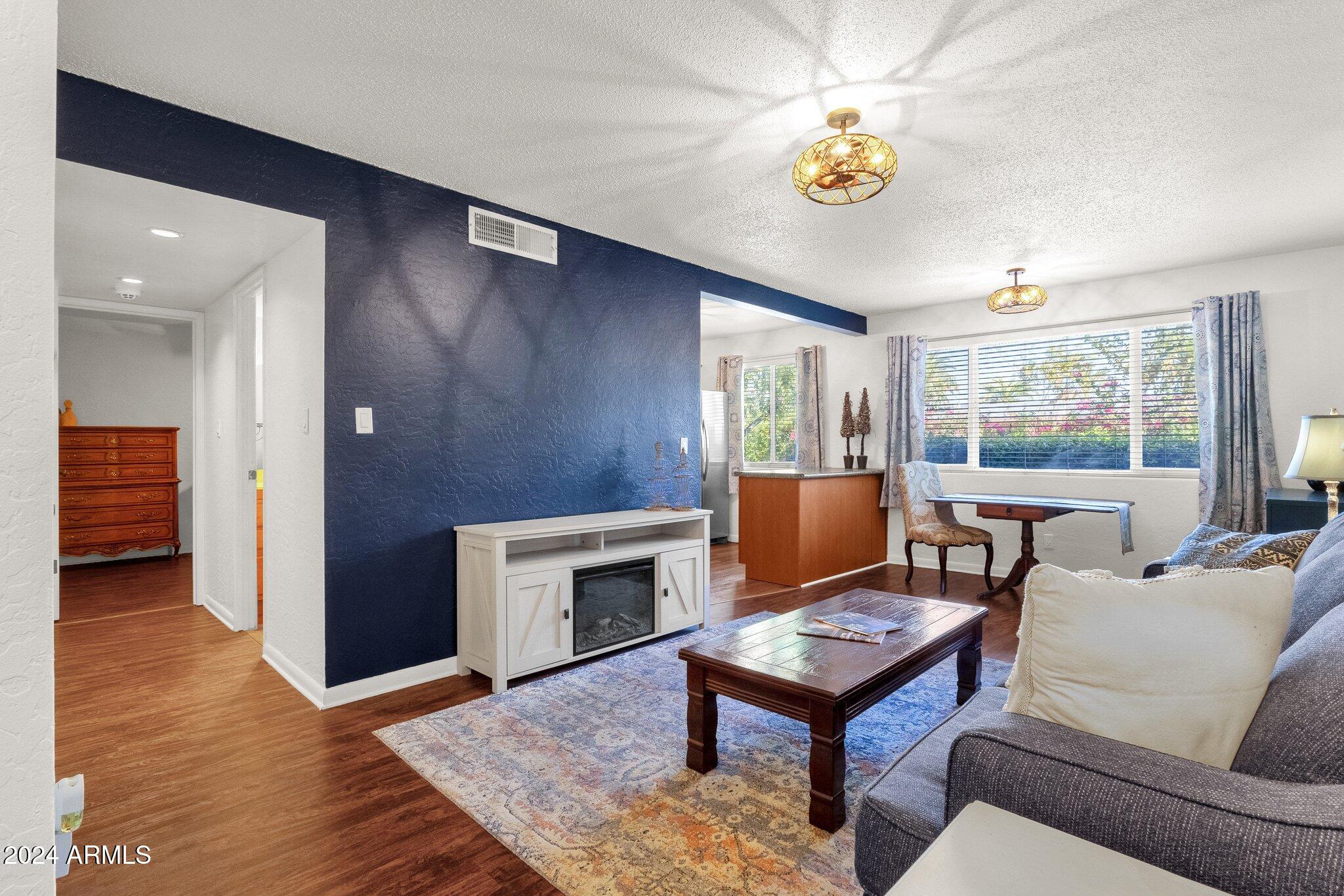 2534 W BERRIDGE Lane, 108