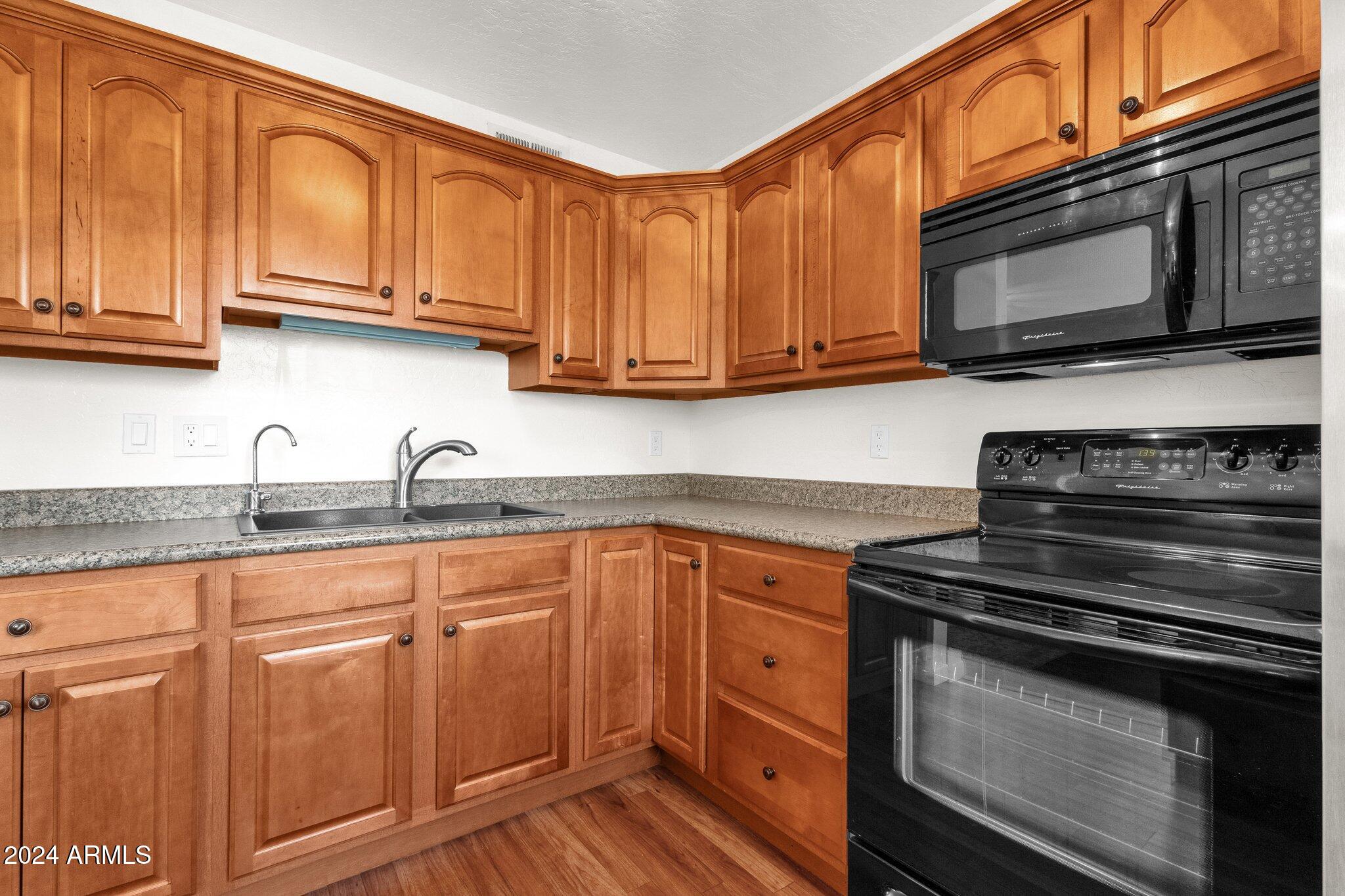 2534 W BERRIDGE Lane, 108