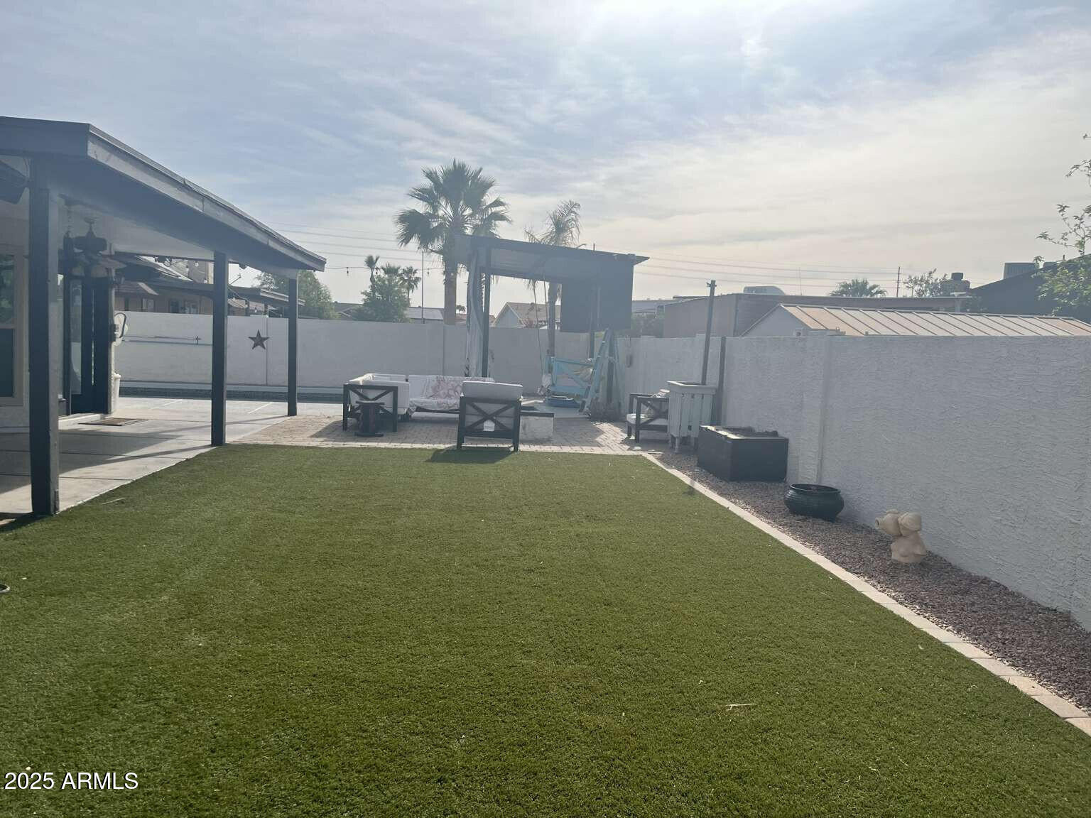 5537 E DRUMMER Avenue