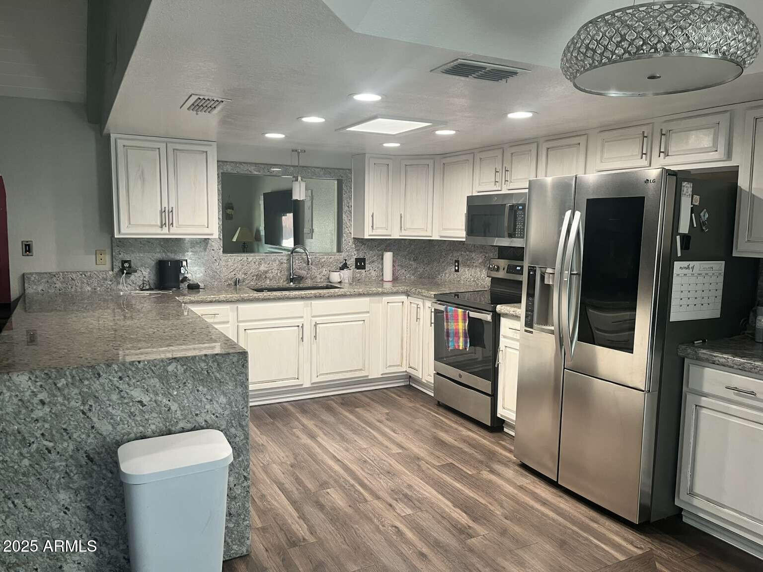 5537 E DRUMMER Avenue