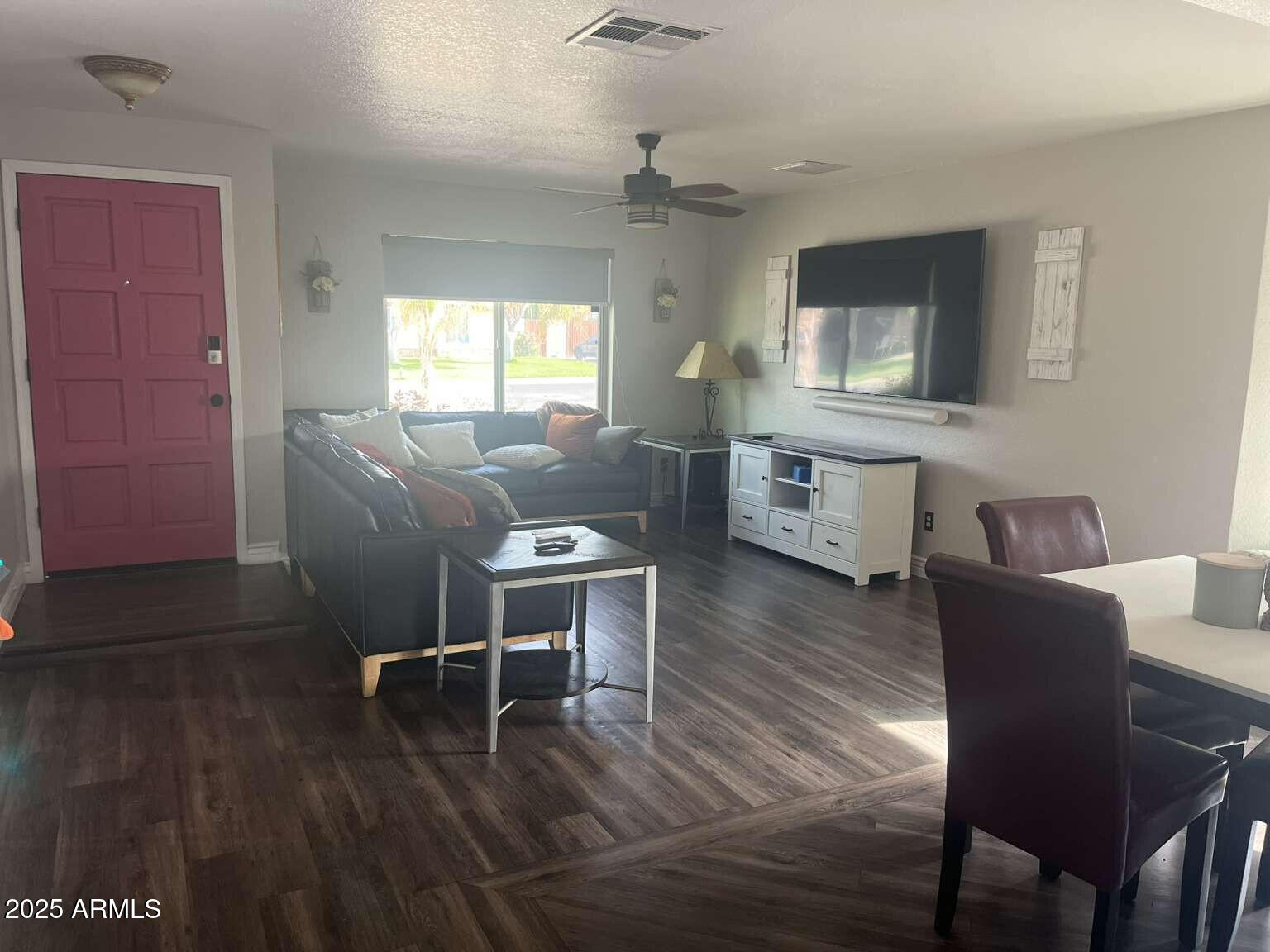 5537 E DRUMMER Avenue