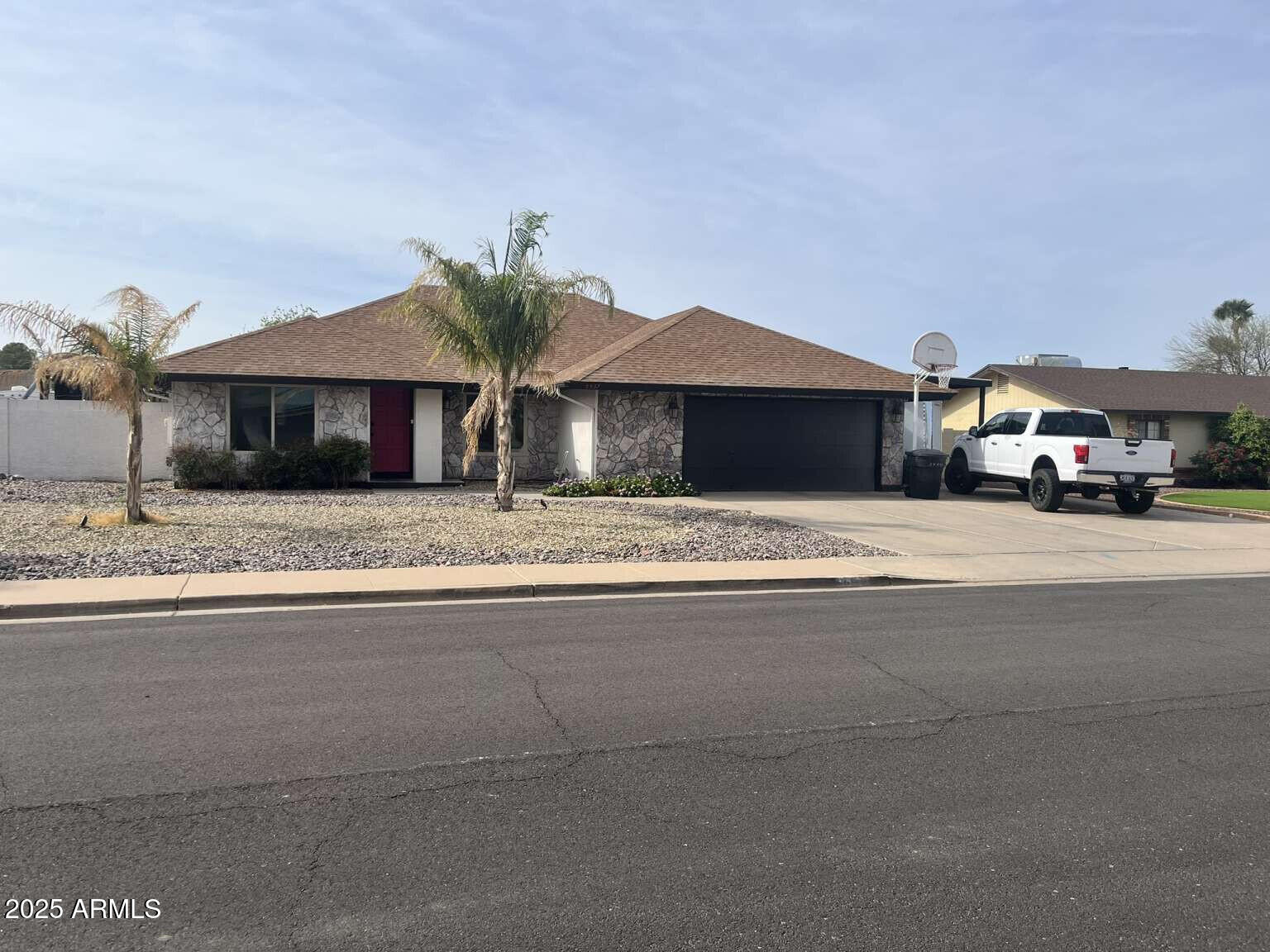 5537 E DRUMMER Avenue