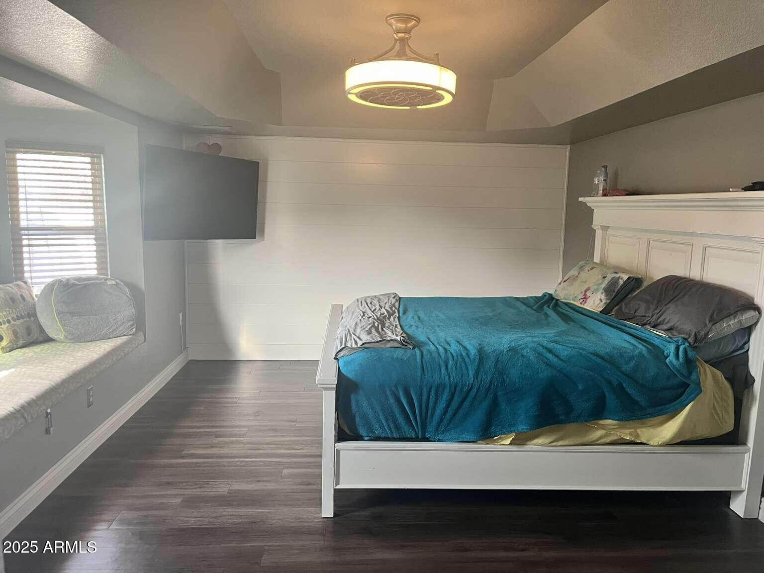 5537 E DRUMMER Avenue