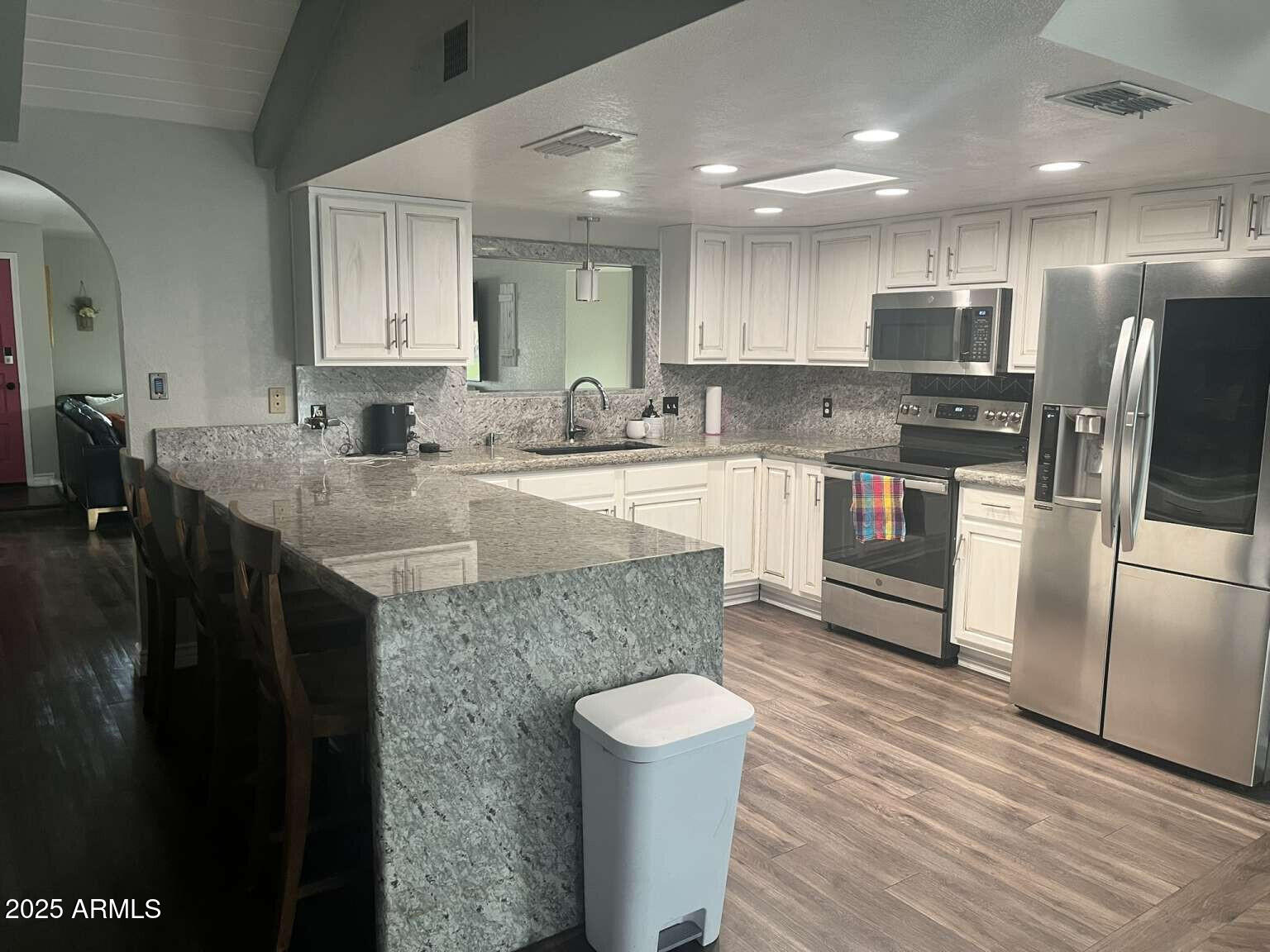 5537 E DRUMMER Avenue