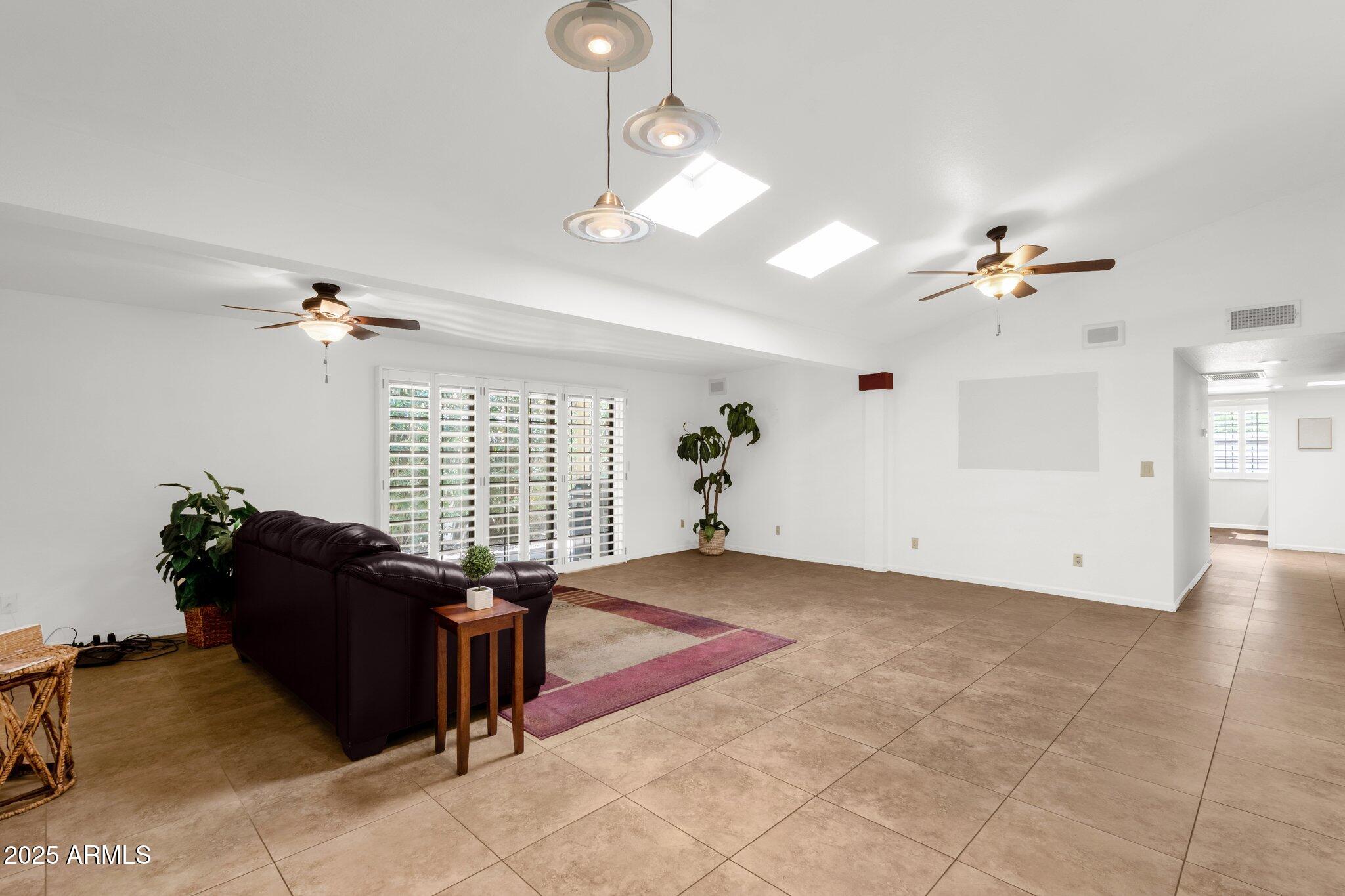 1978 E CARVER Road