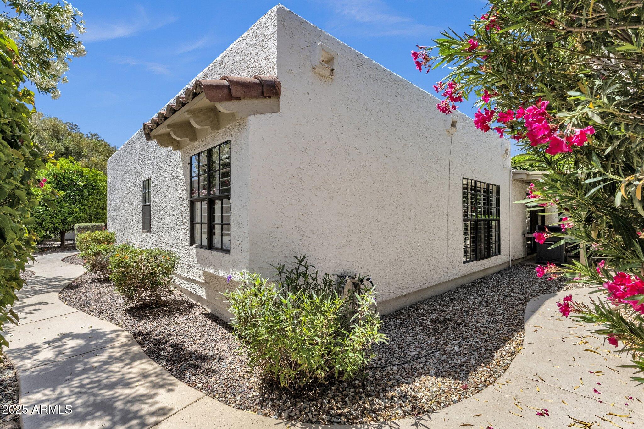 1978 E CARVER Road
