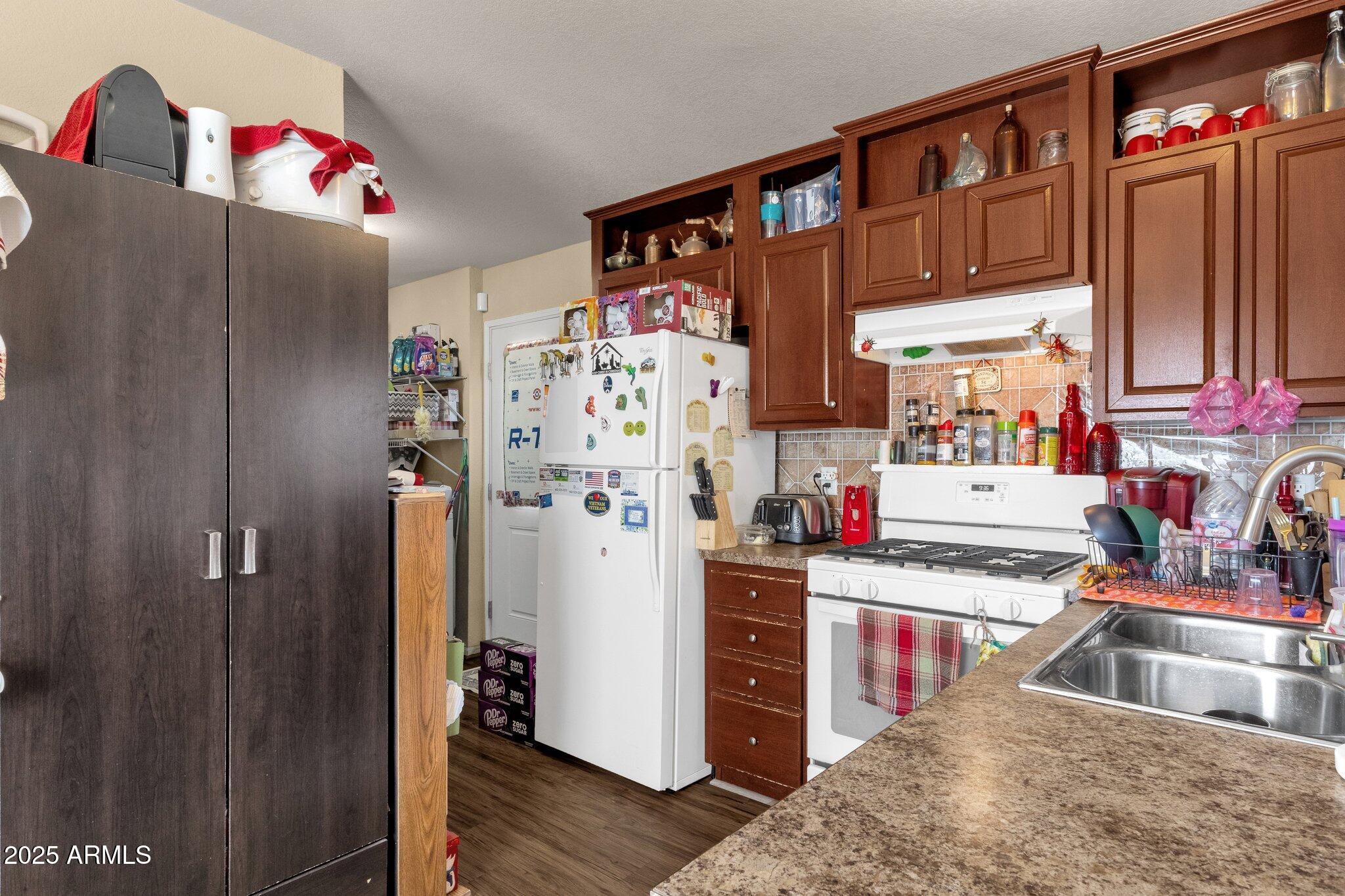 8421 E MAIN Street, 116