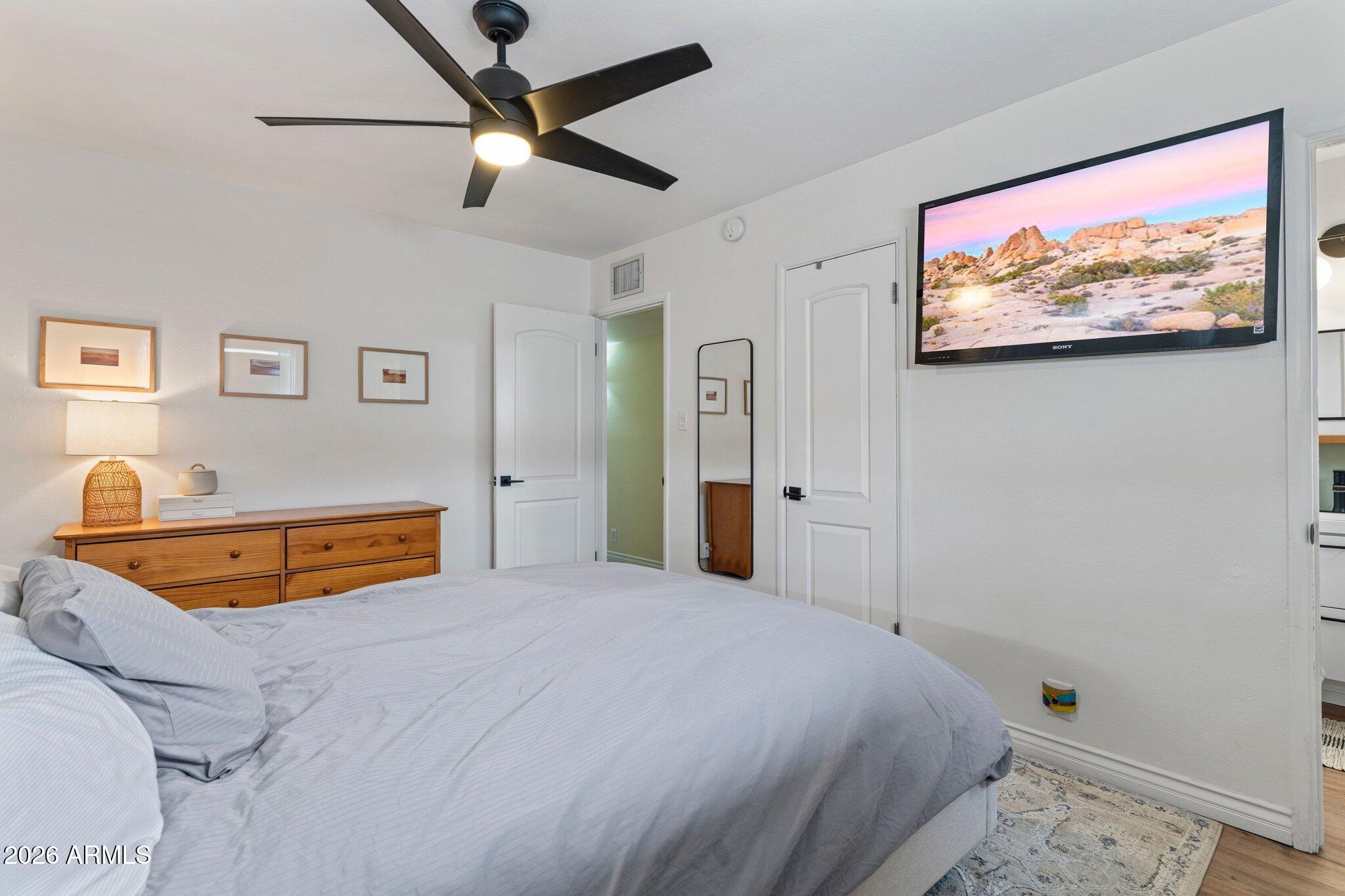 2314 W PINCHOT Avenue