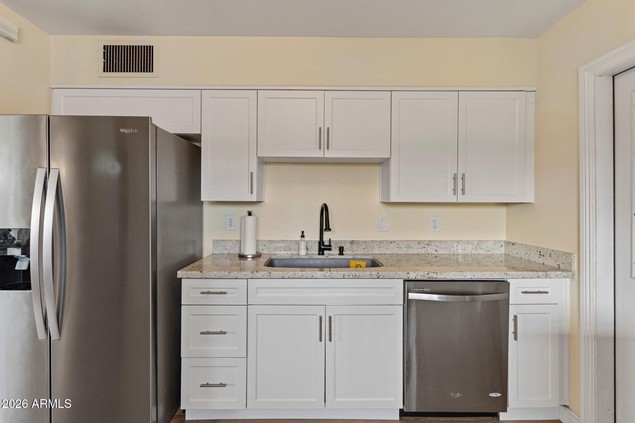 2314 W PINCHOT Avenue