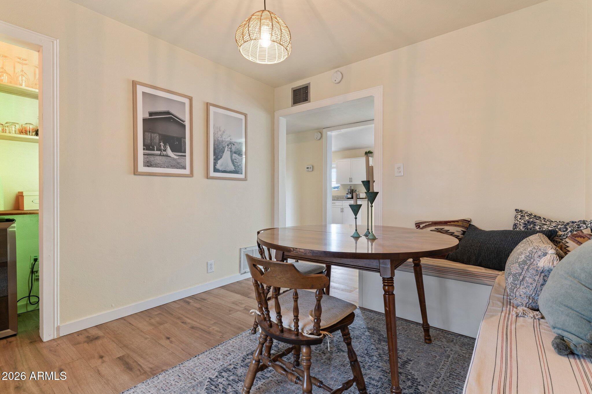 2314 W PINCHOT Avenue