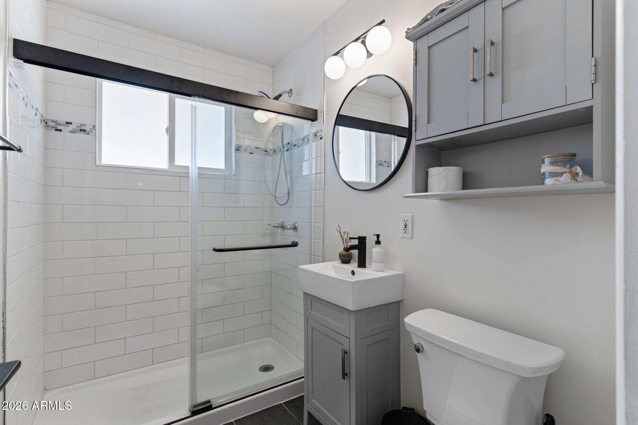 2314 W PINCHOT Avenue