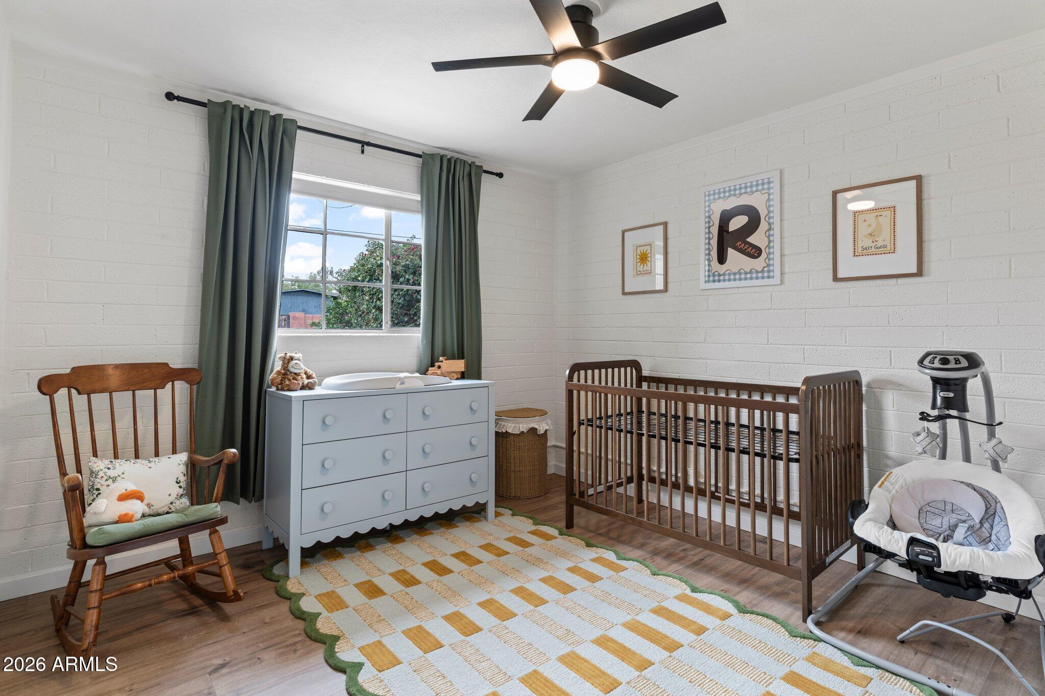 2314 W PINCHOT Avenue