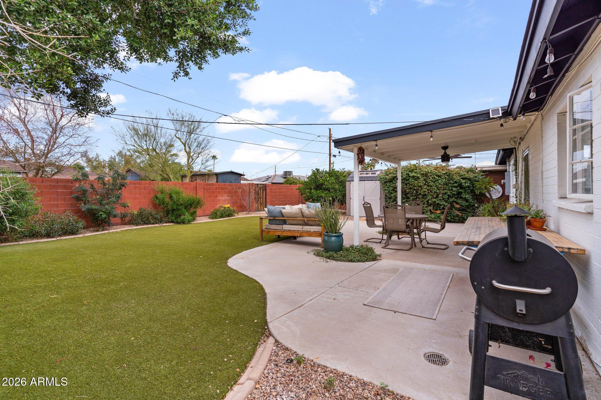 2314 W PINCHOT Avenue