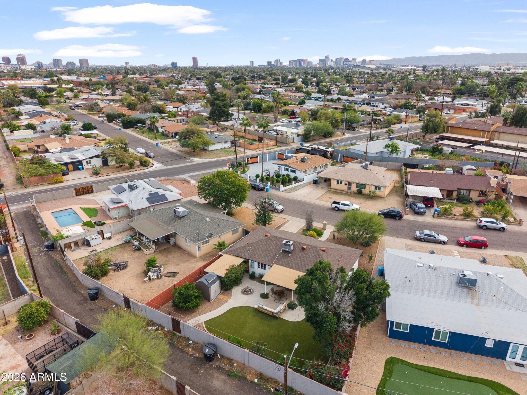 2314 W PINCHOT Avenue