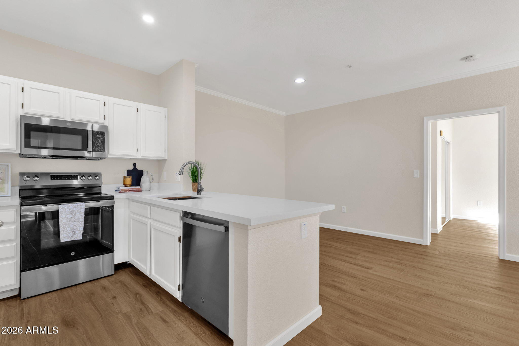 5401 E VAN BUREN Street 3118