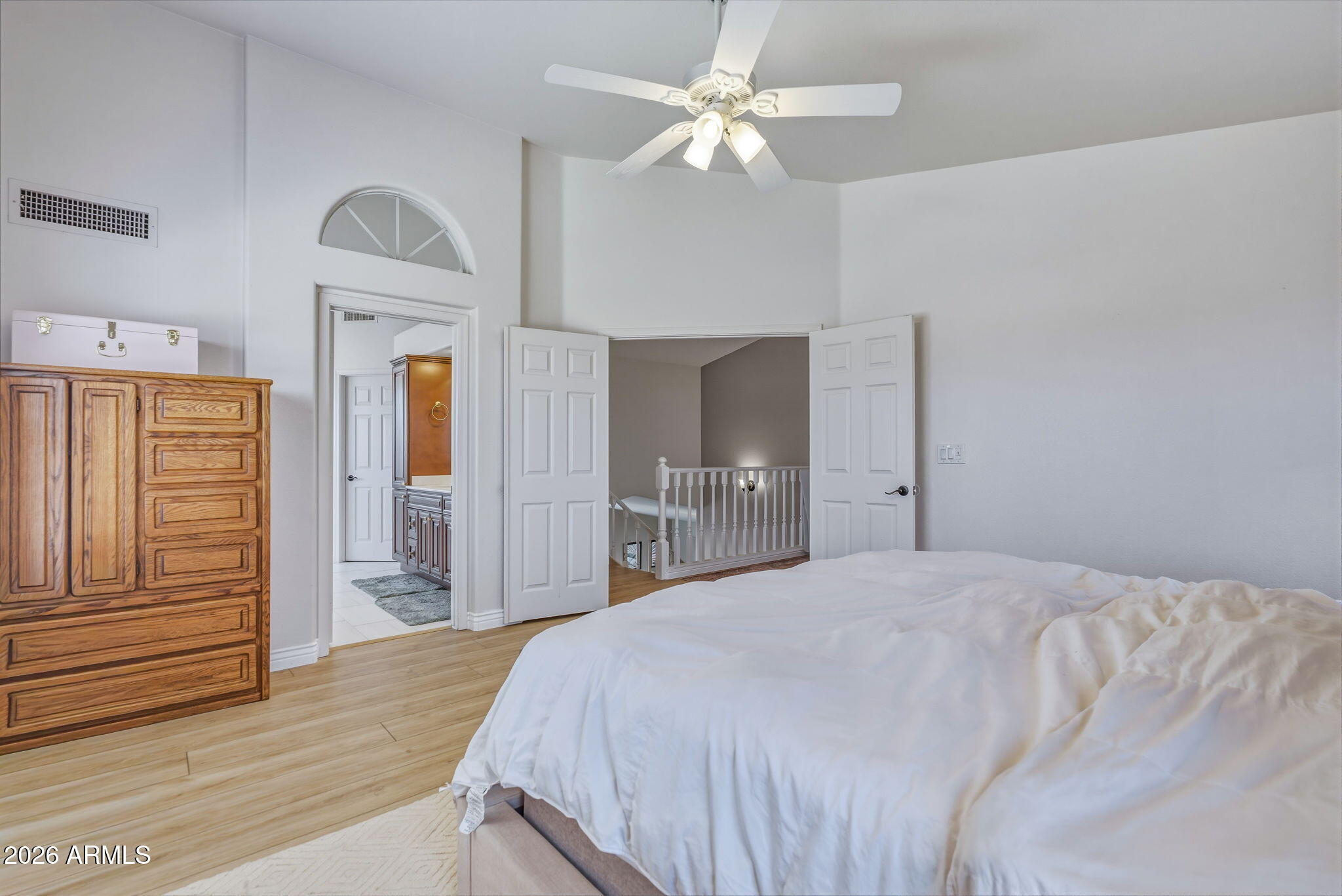 1208 E Beverly Lane