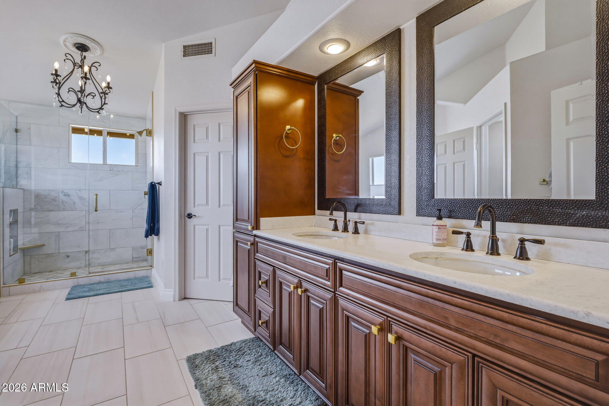 1208 E Beverly Lane
