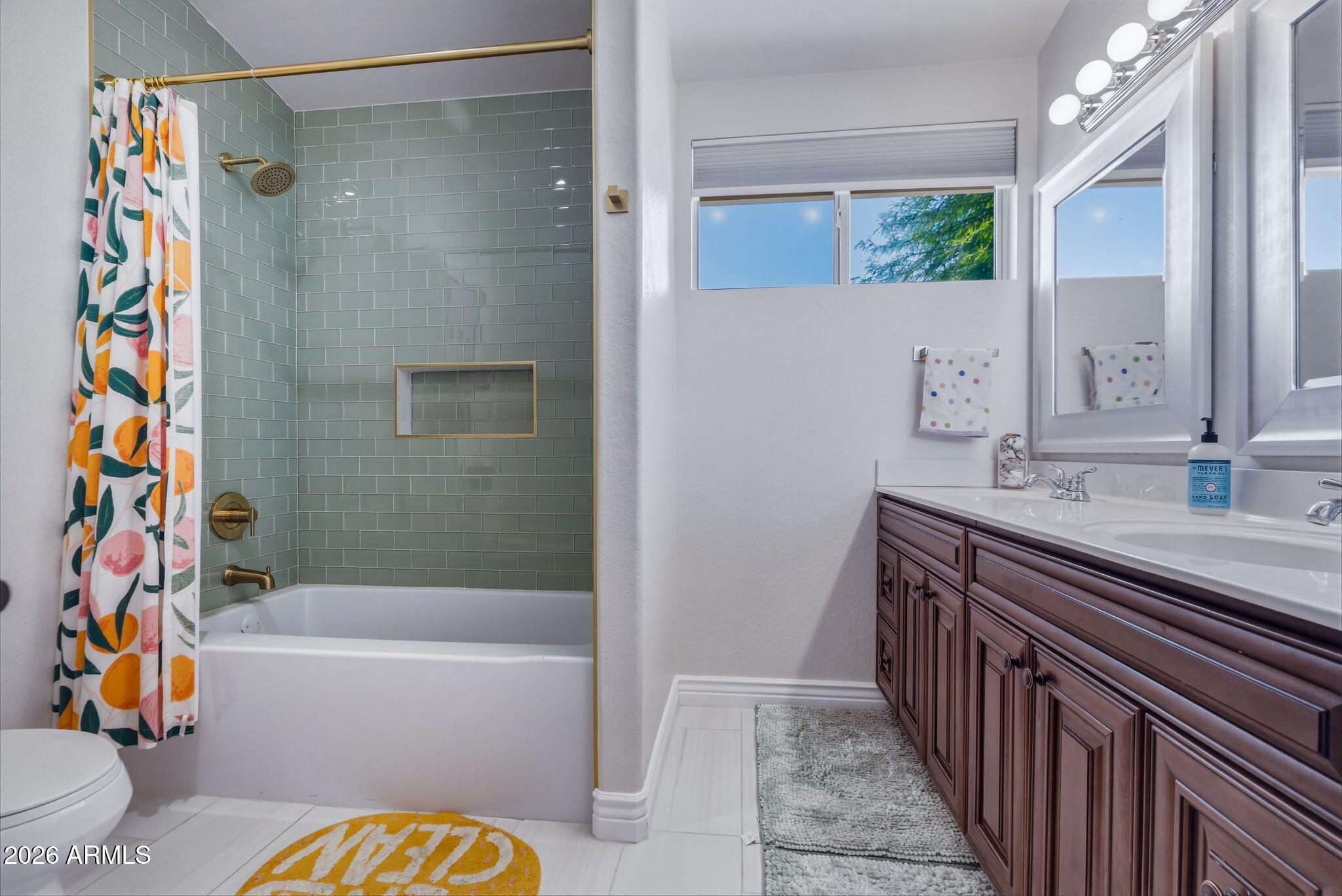 1208 E Beverly Lane