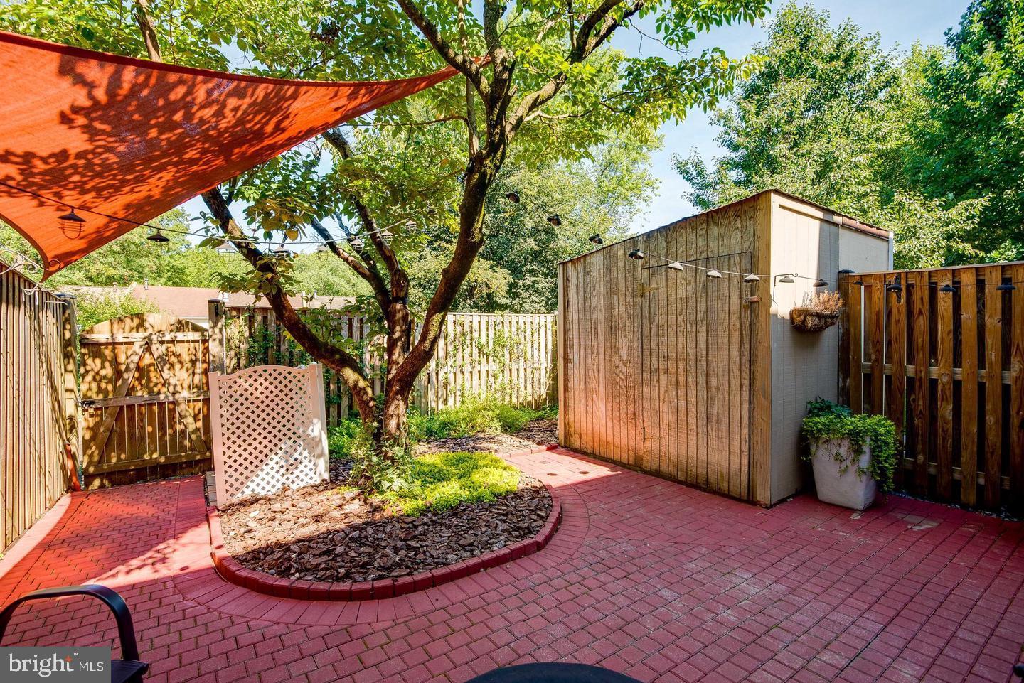 1694 Forest Hill Ct