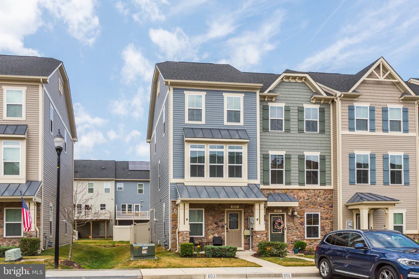 653 Ravenwood Dr