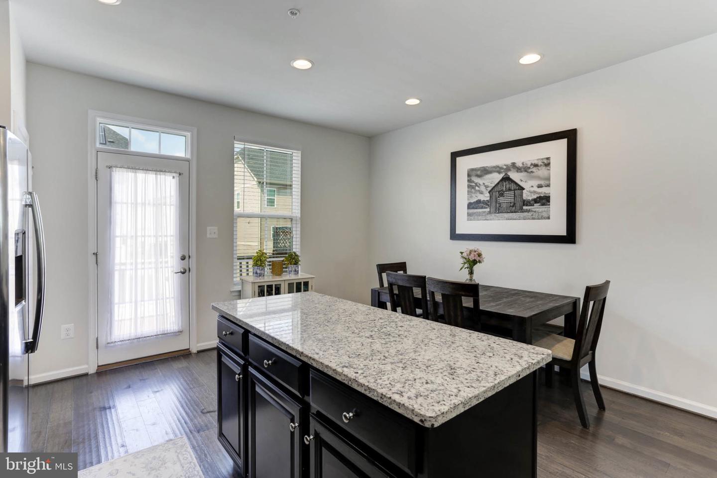 653 Ravenwood Dr