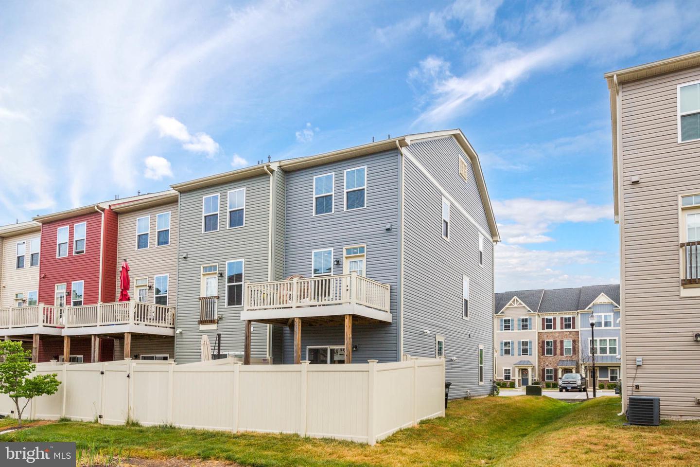 653 Ravenwood Dr