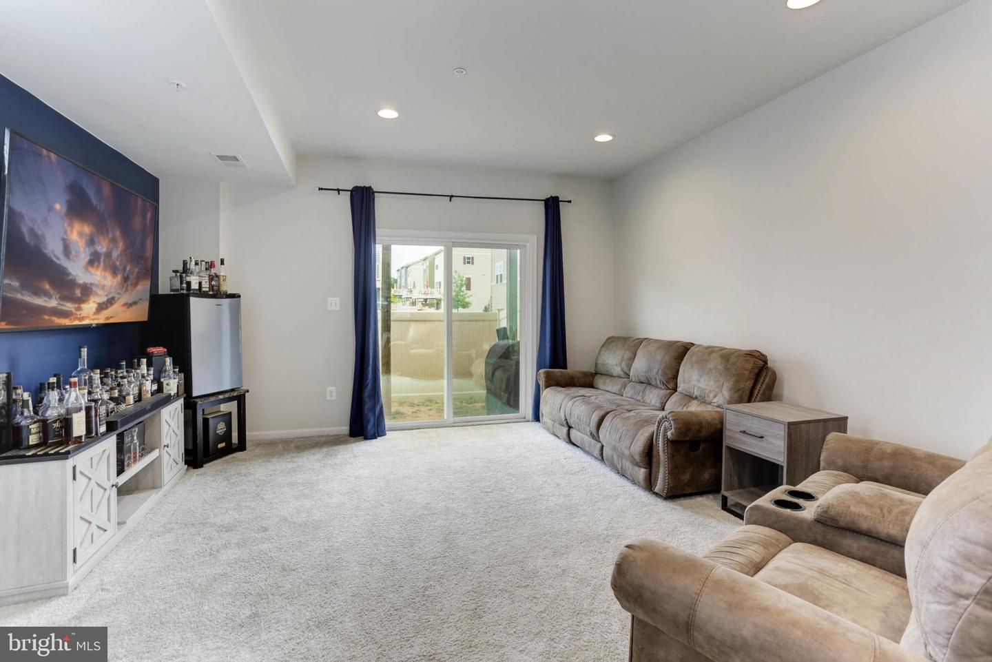 653 Ravenwood Dr