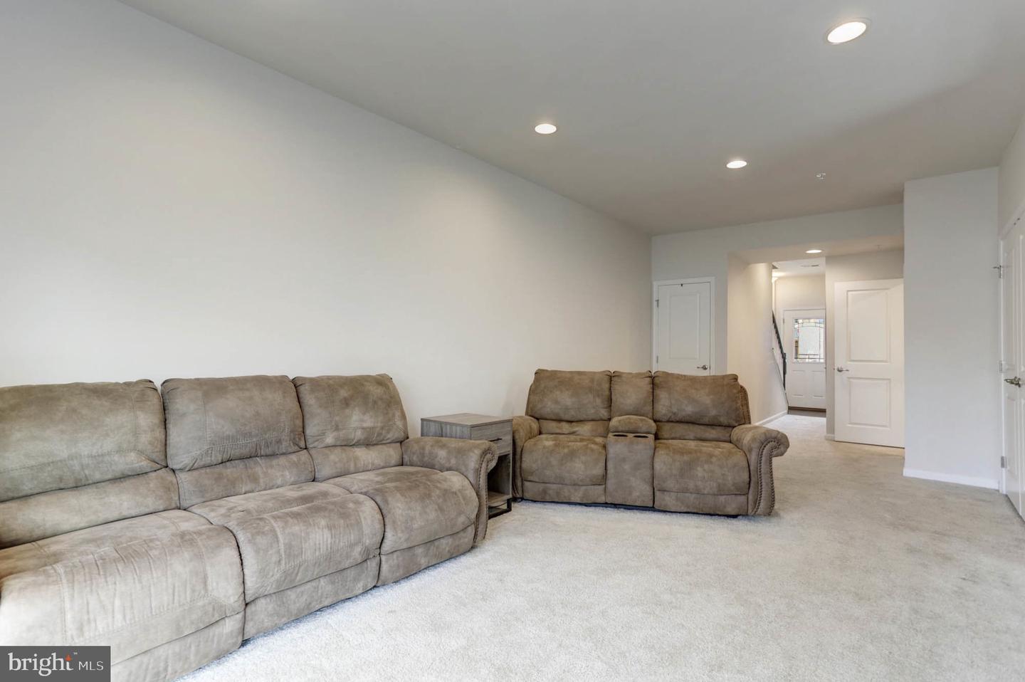 653 Ravenwood Dr