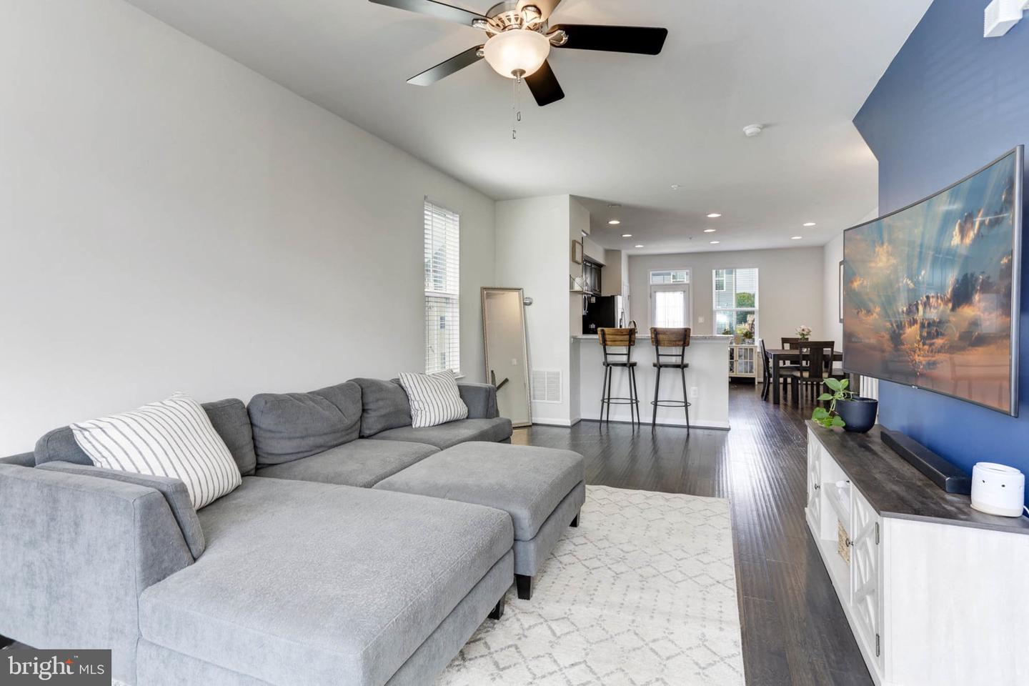 653 Ravenwood Dr