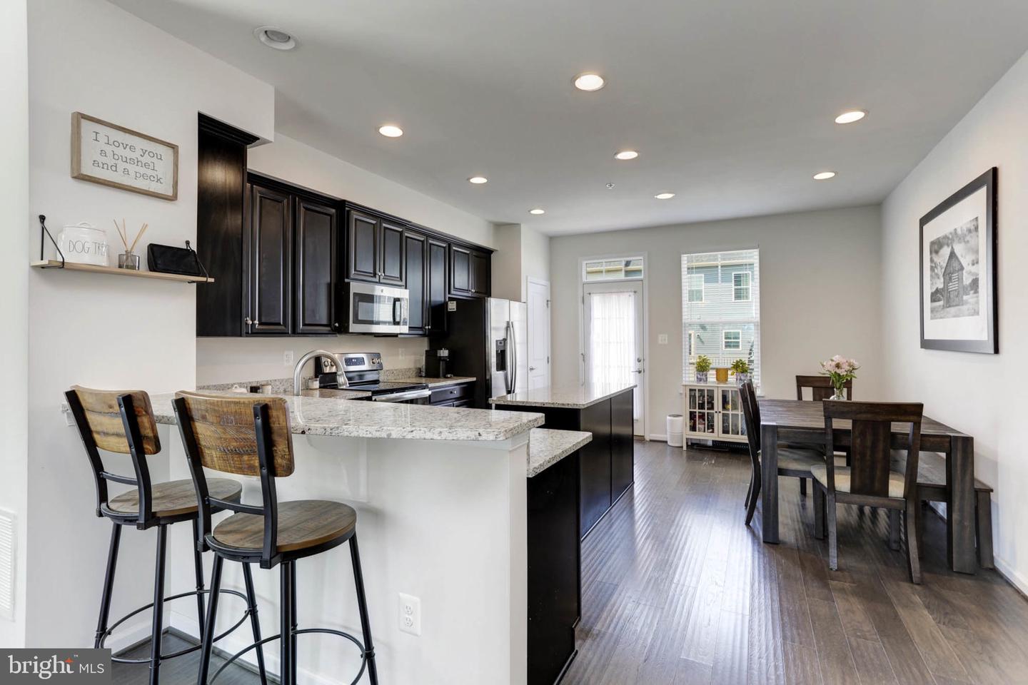 653 Ravenwood Dr