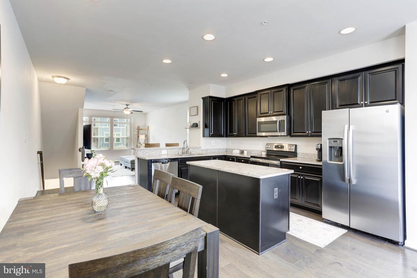 653 Ravenwood Dr